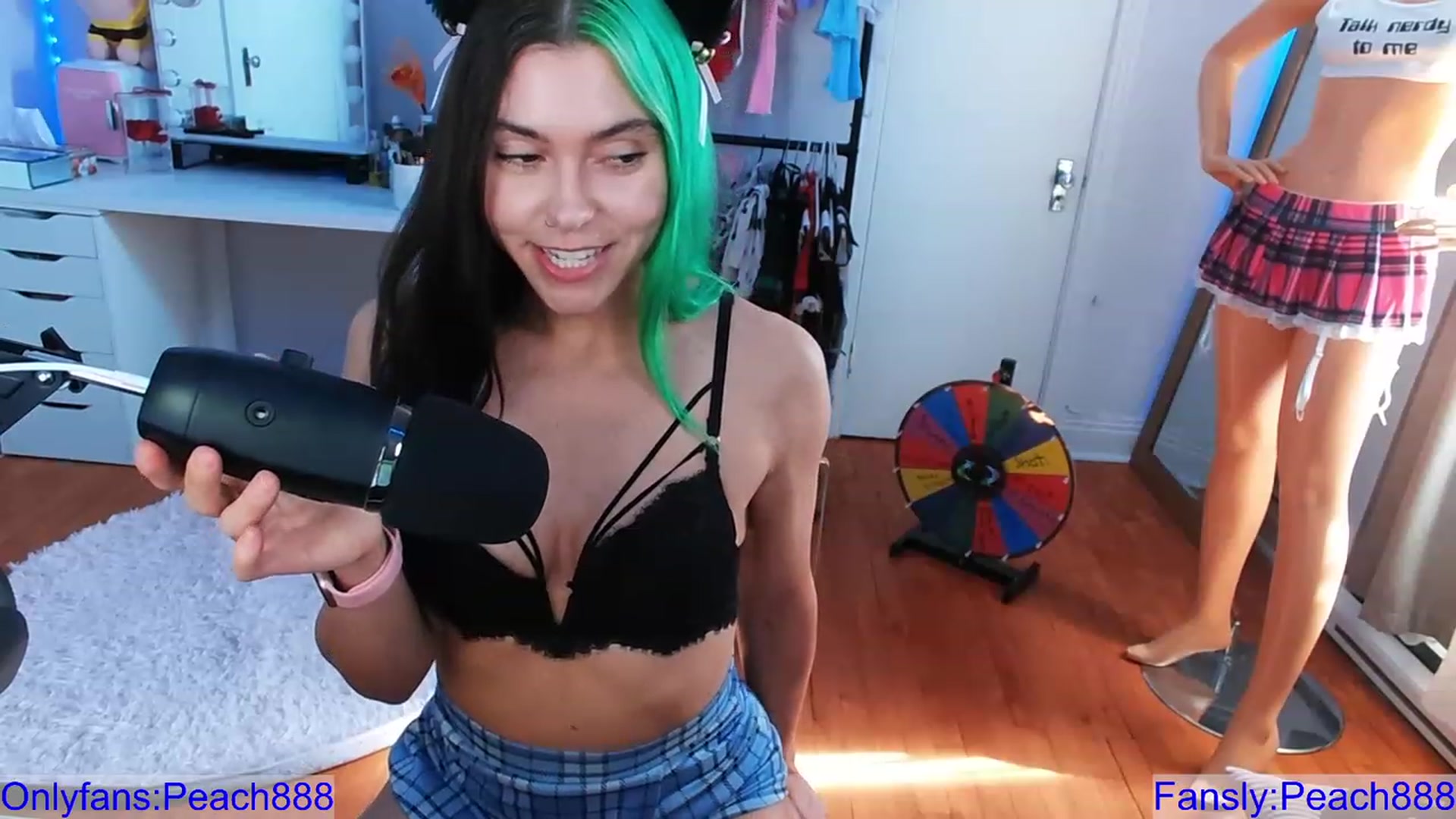 Gallery image thumbnail from Peach888's myfreecams stream on, 09/04/2023, 14:53 image 17 of 20