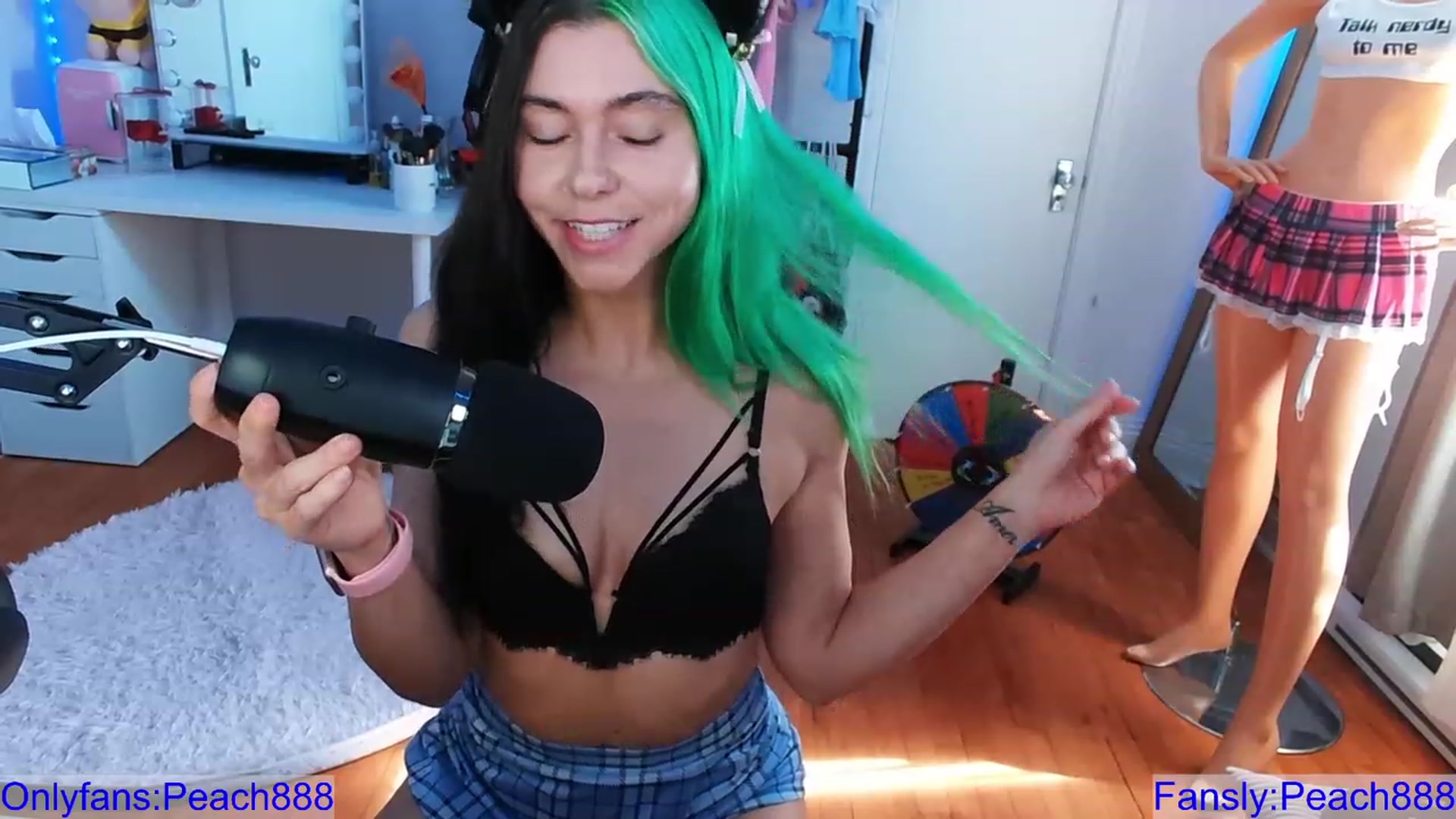 Gallery image thumbnail from Peach888's myfreecams stream on, 09/04/2023, 14:53 image 14 of 20
