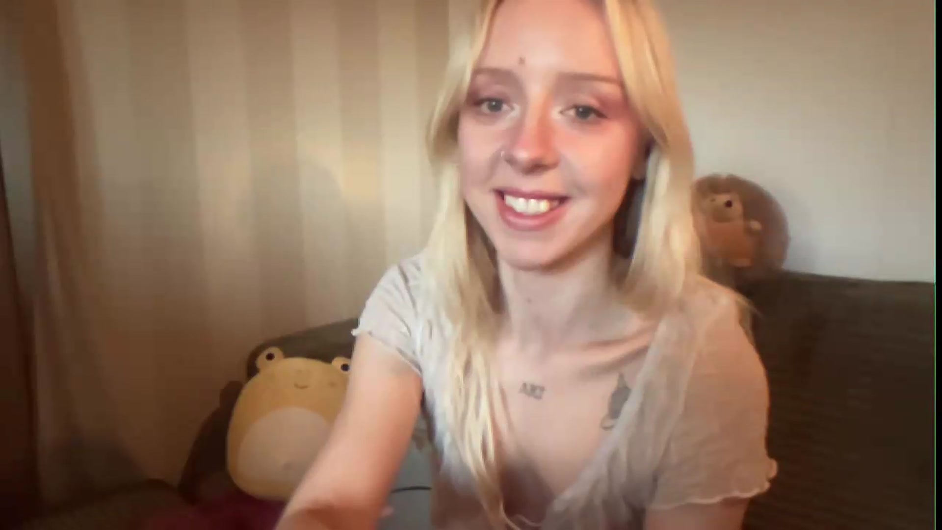 Gallery image thumbnail from PeachHaze's myfreecams stream on, 07/28/2026, 04:32 image 13 of 20