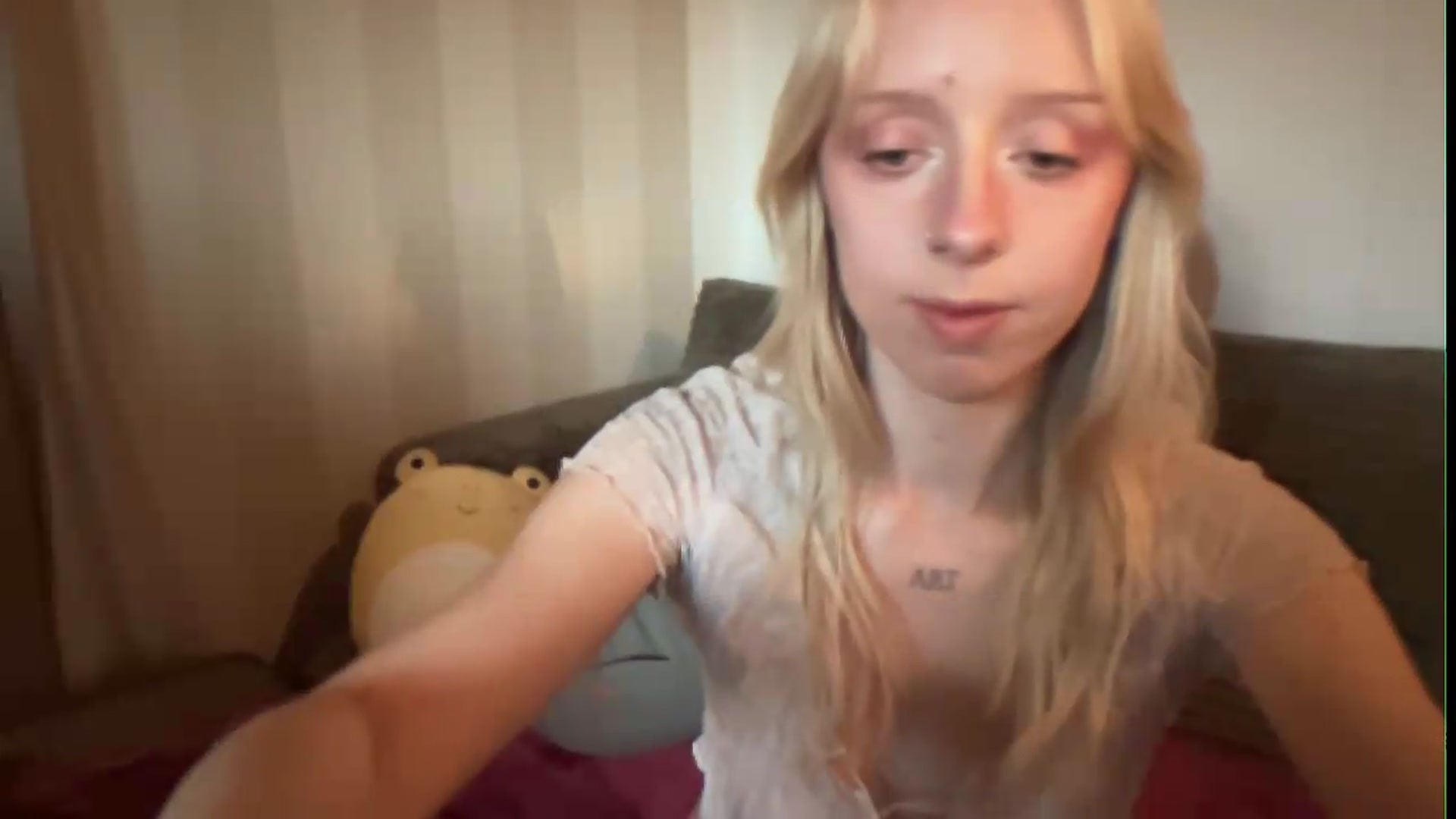 Gallery image thumbnail from PeachHaze's myfreecams stream on, 07/28/2026, 04:32 image 5 of 20