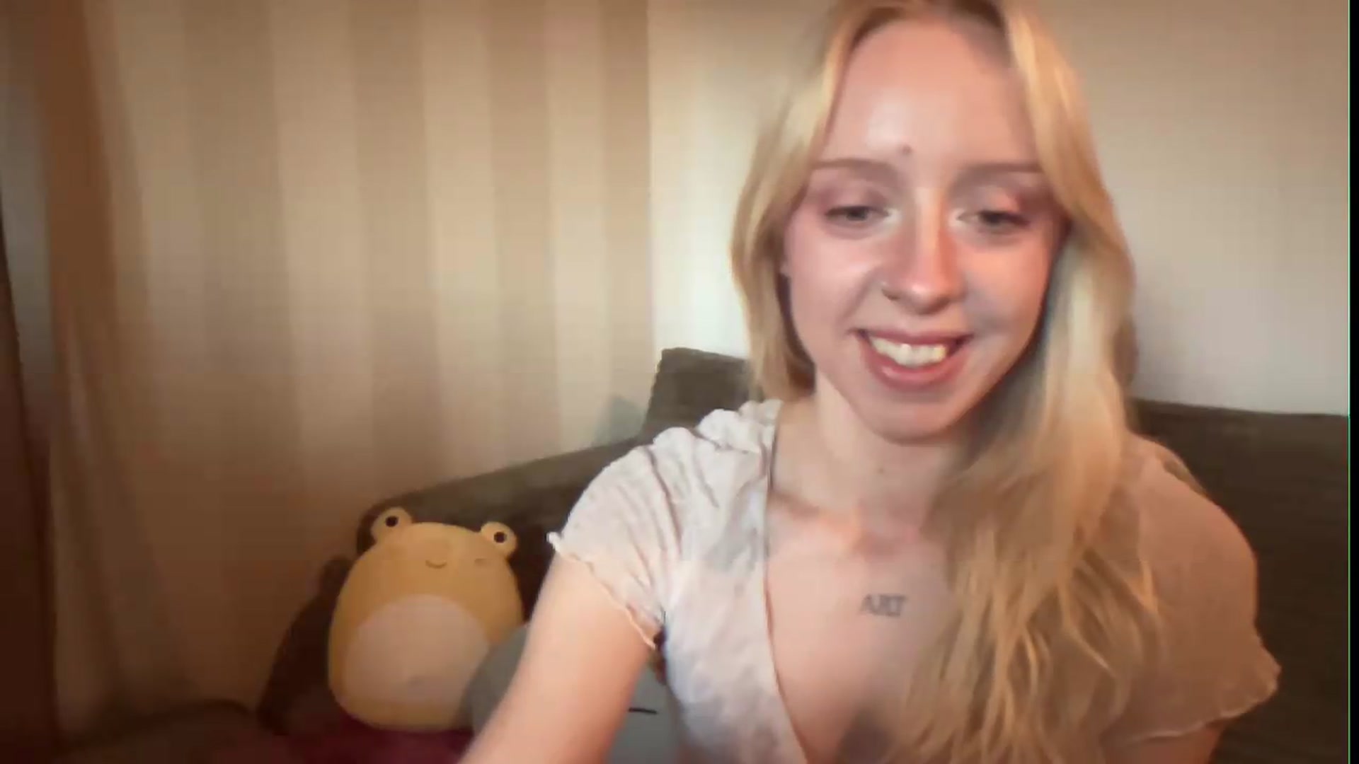 Gallery image thumbnail from PeachHaze's myfreecams stream on, 07/28/2026, 04:32 image 9 of 20