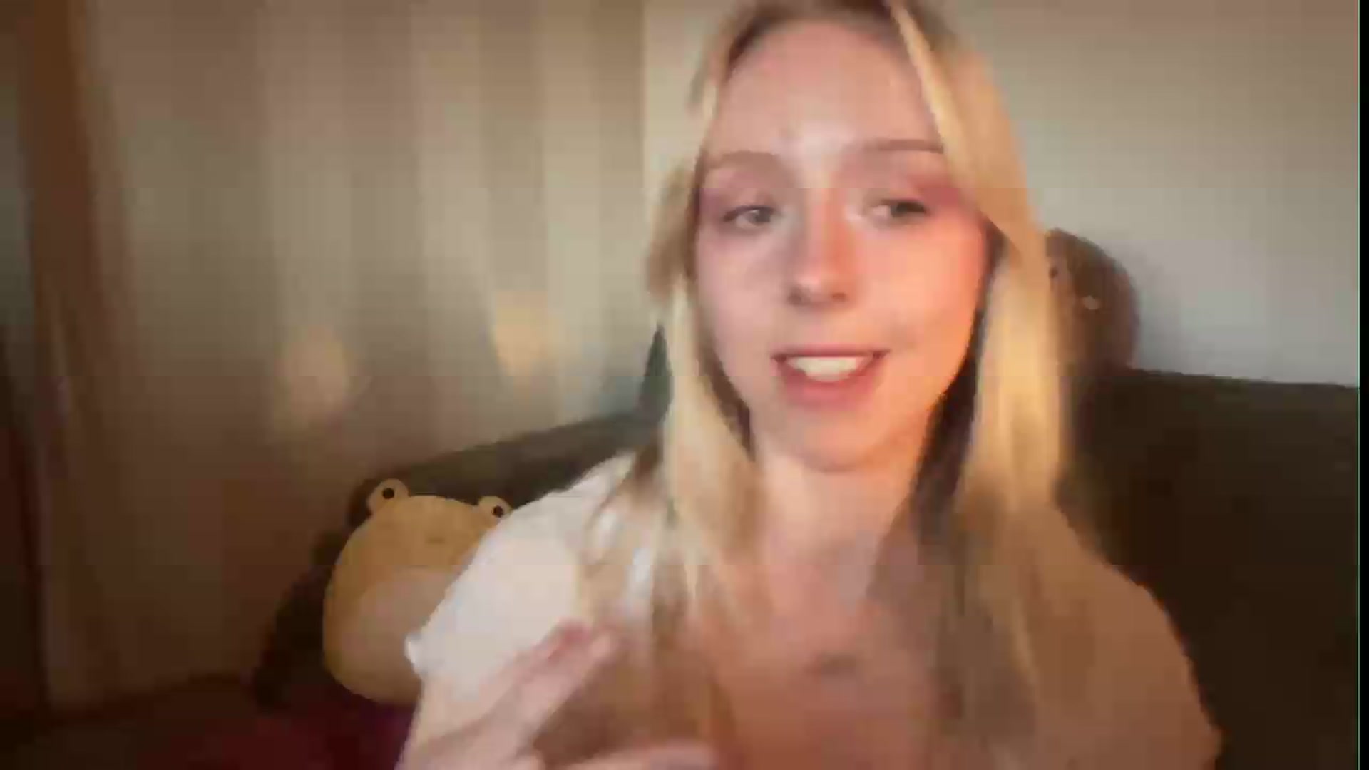Gallery image thumbnail from PeachHaze's myfreecams stream on, 07/28/2026, 04:32 image 1 of 20