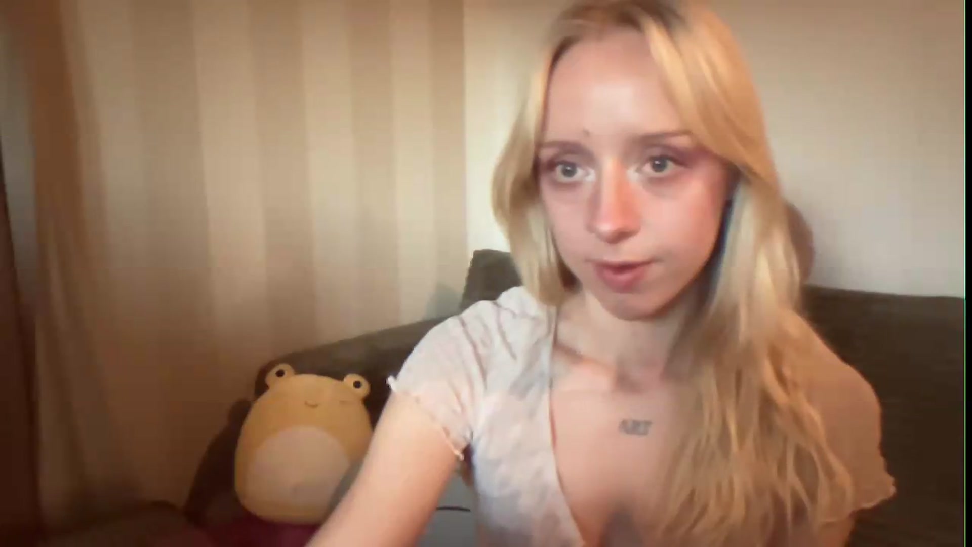 Gallery image thumbnail from PeachHaze's myfreecams stream on, 07/28/2026, 04:32 image 10 of 20