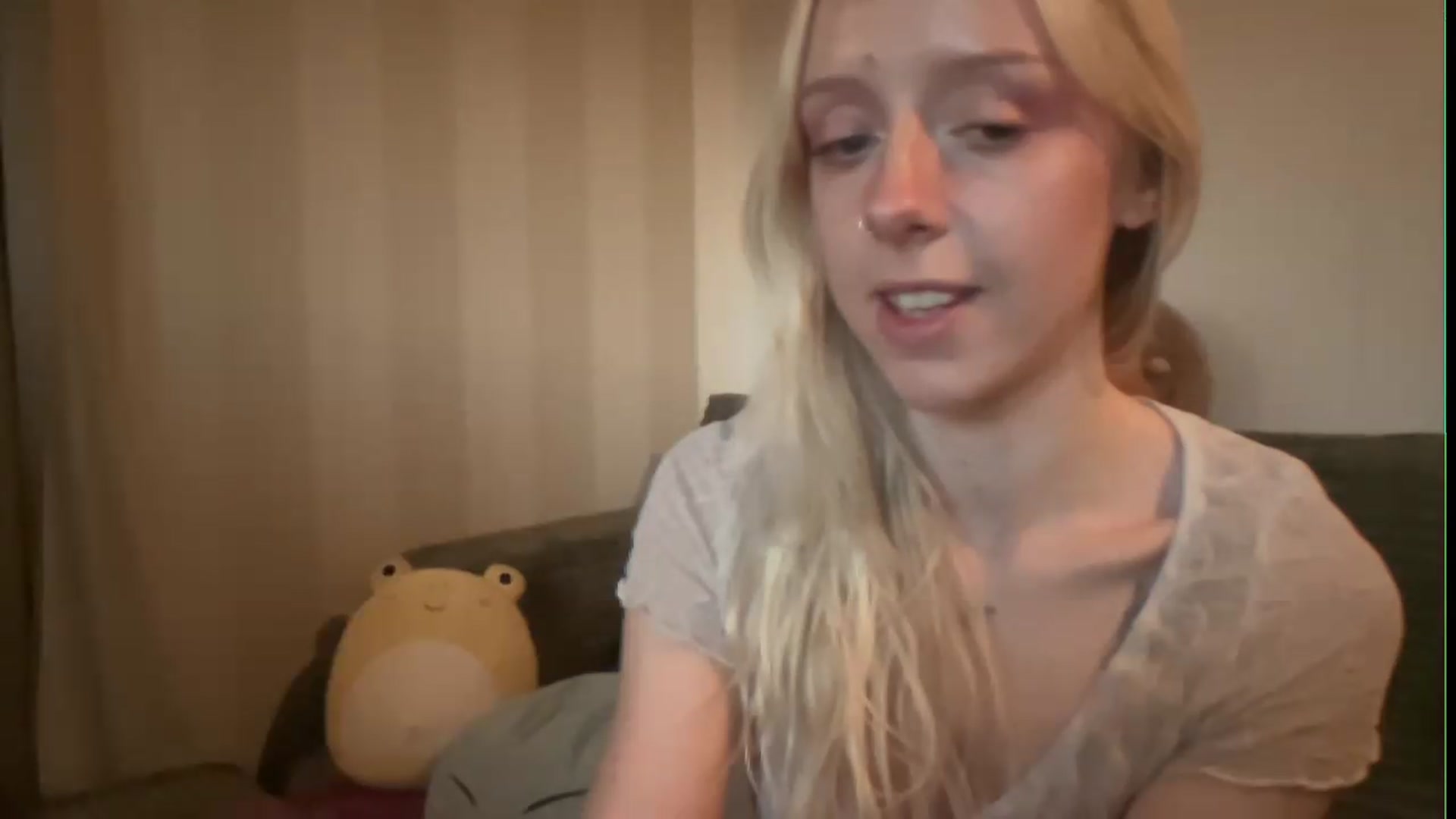 Gallery image thumbnail from PeachHaze's myfreecams stream on, 07/28/2026, 05:07 image 19 of 20