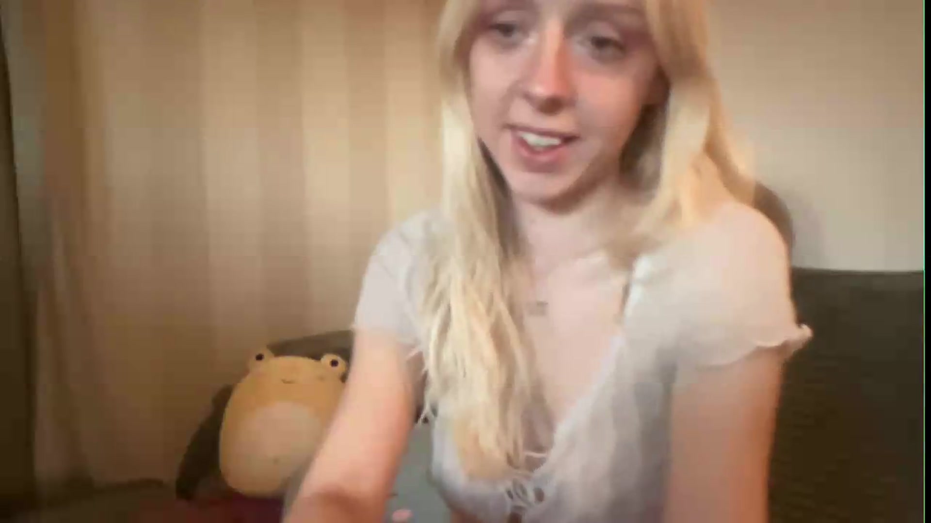 Gallery image thumbnail from PeachHaze's myfreecams stream on, 07/28/2026, 05:07 image 6 of 20