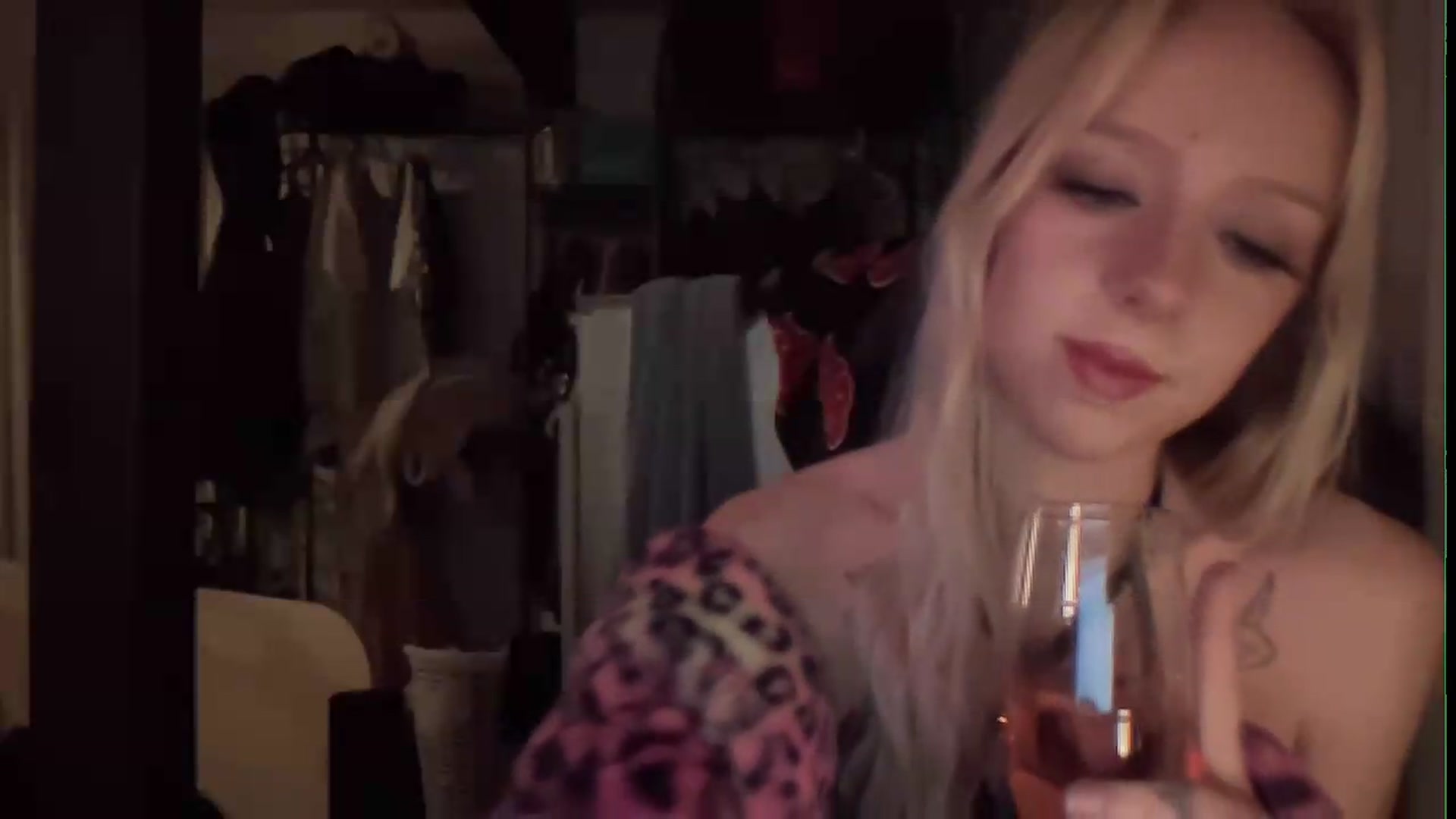 Gallery image thumbnail from PeachHaze's myfreecams stream on, 08/07/2026, 10:27 image 15 of 20