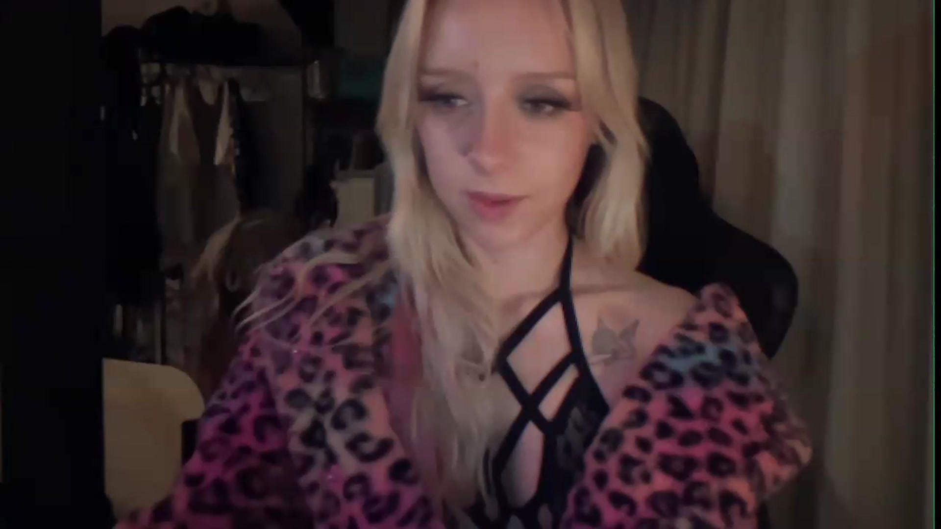 Gallery image thumbnail from PeachHaze's myfreecams stream on, 08/07/2026, 13:42 image 13 of 20