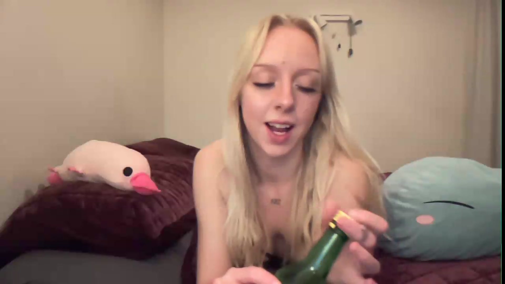 Gallery image thumbnail from PeachHaze's myfreecams stream on, 08/11/2026, 10:01 image 10 of 20