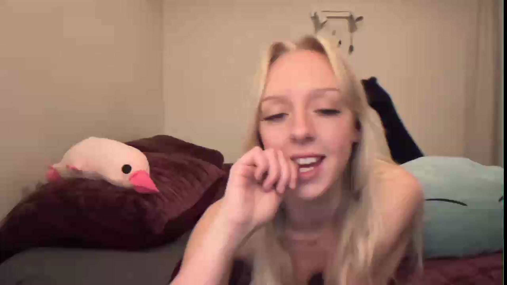 Gallery image thumbnail from PeachHaze's myfreecams stream on, 08/11/2026, 10:01 image 8 of 20