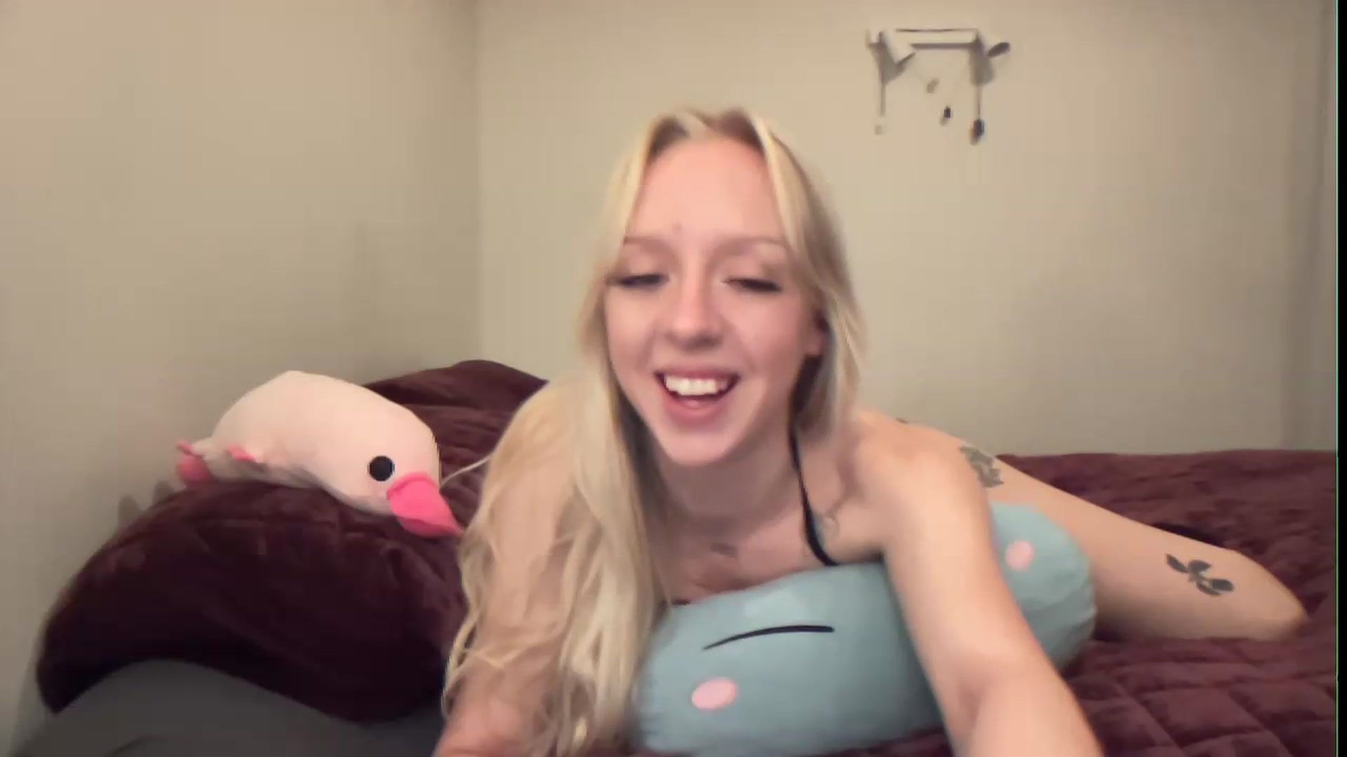Gallery image thumbnail from PeachHaze's myfreecams stream on, 08/11/2026, 10:01 image 18 of 20