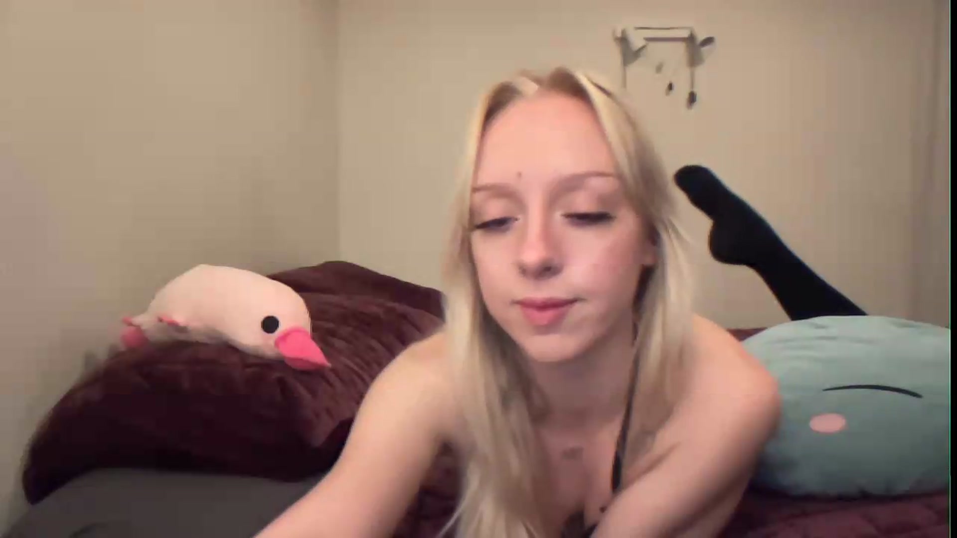 Gallery image thumbnail from PeachHaze's myfreecams stream on, 08/11/2026, 10:01 image 14 of 20