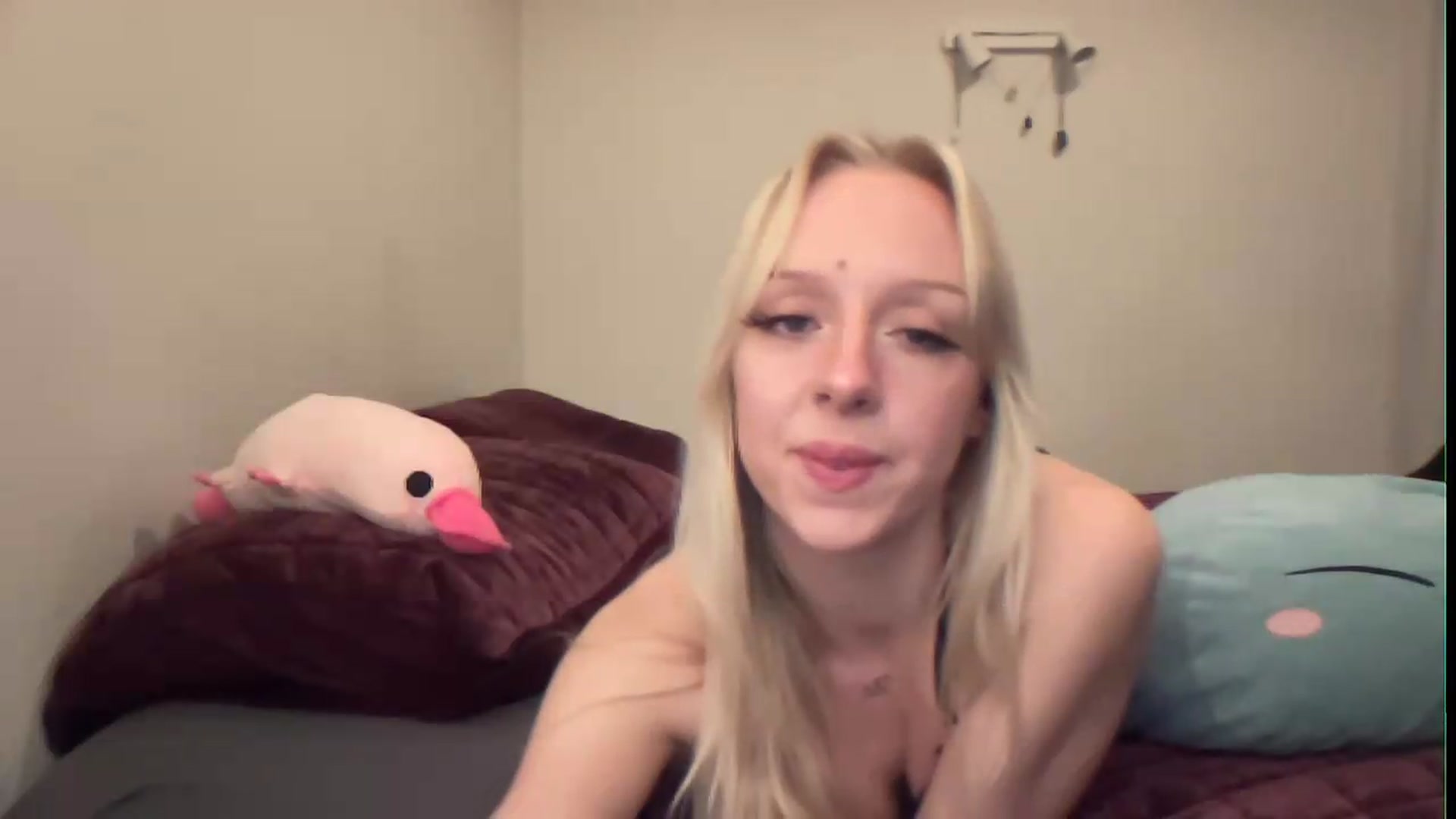 Gallery image thumbnail from PeachHaze's myfreecams stream on, 08/11/2026, 10:01 image 17 of 20