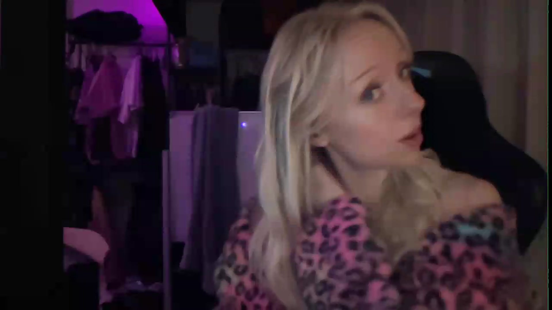 Gallery image thumbnail from PeachHaze's myfreecams stream on, 08/14/2026, 08:53 image 5 of 20