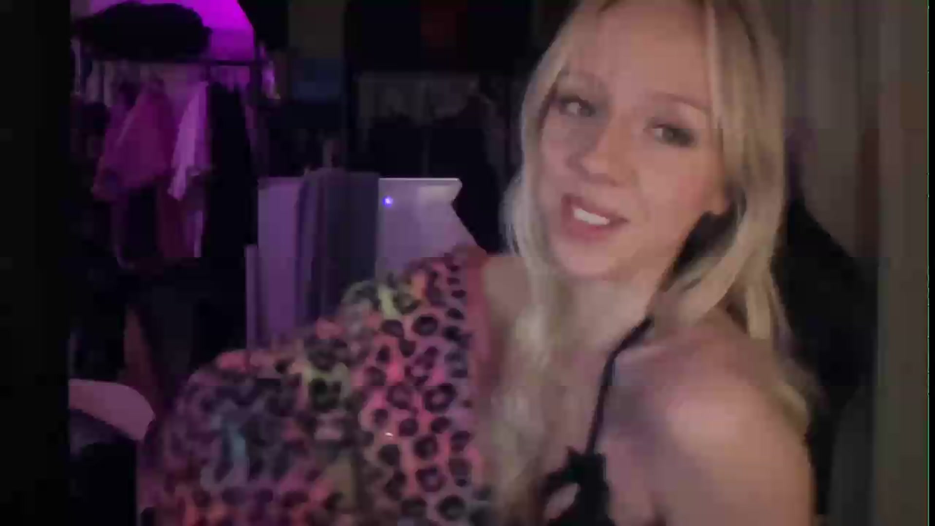 Gallery image thumbnail from PeachHaze's myfreecams stream on, 08/14/2026, 08:53 image 14 of 20