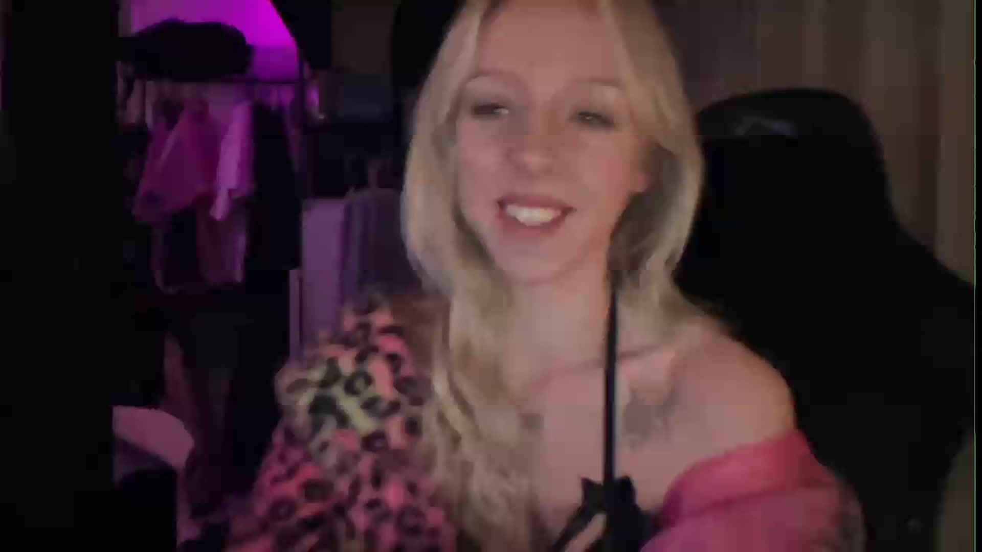 Gallery image thumbnail from PeachHaze's myfreecams stream on, 08/14/2026, 08:53 image 1 of 20