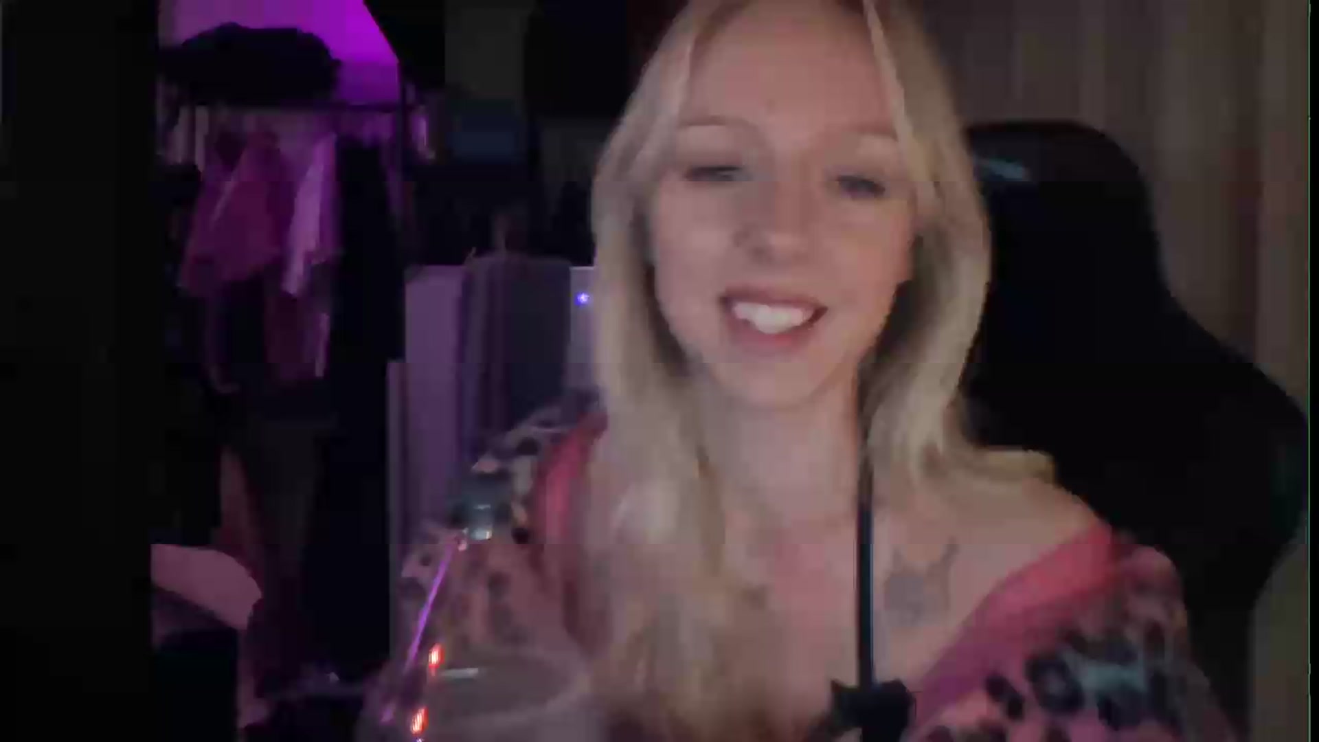 Gallery image thumbnail from PeachHaze's myfreecams stream on, 08/14/2026, 08:53 image 4 of 20