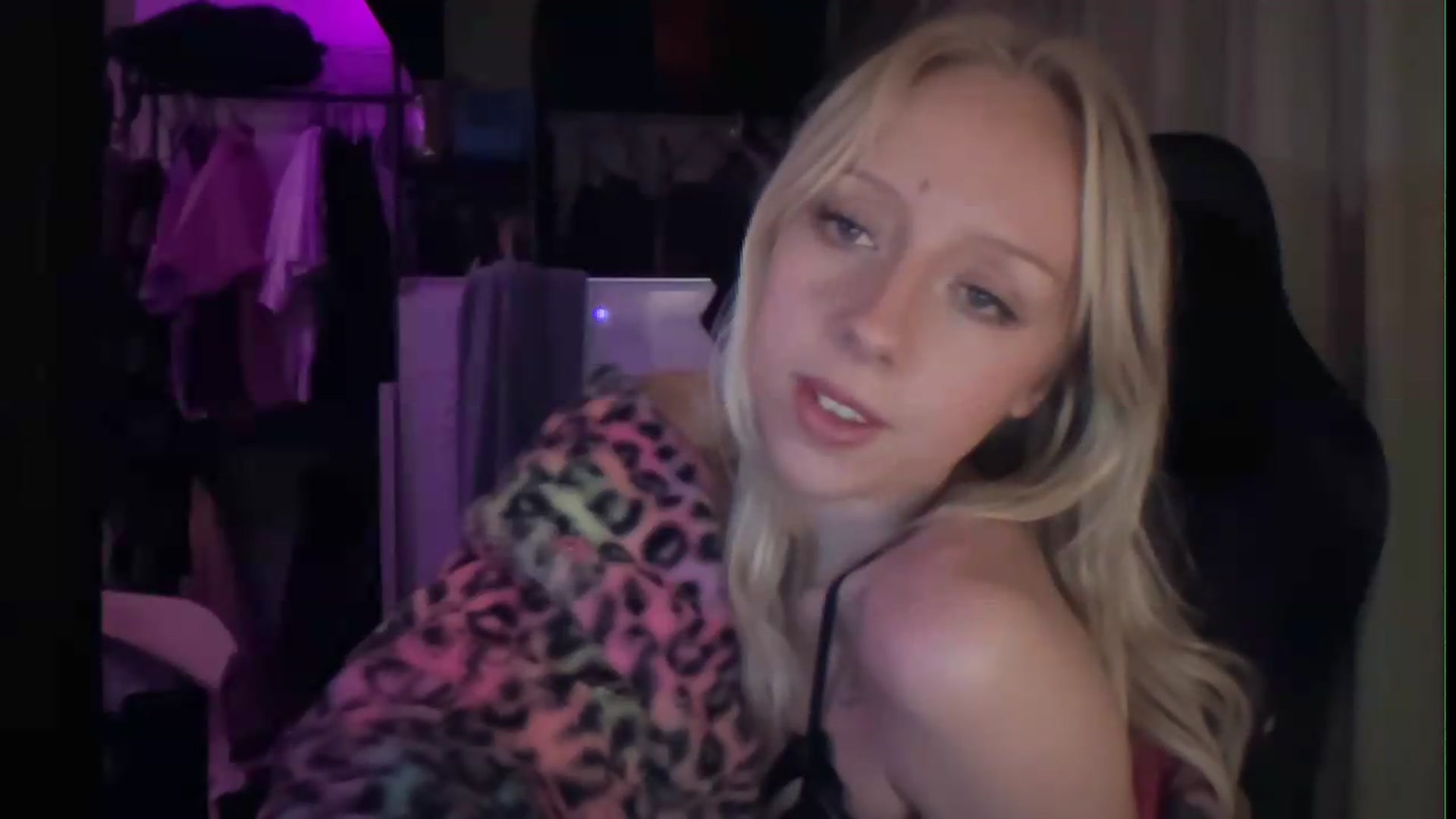 Gallery image thumbnail from PeachHaze's myfreecams stream on, 08/14/2026, 08:53 image 13 of 20