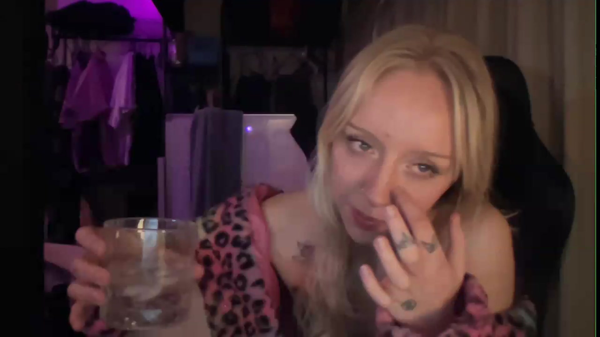 Gallery image thumbnail from PeachHaze's myfreecams stream on, 08/14/2026, 08:53 image 15 of 20