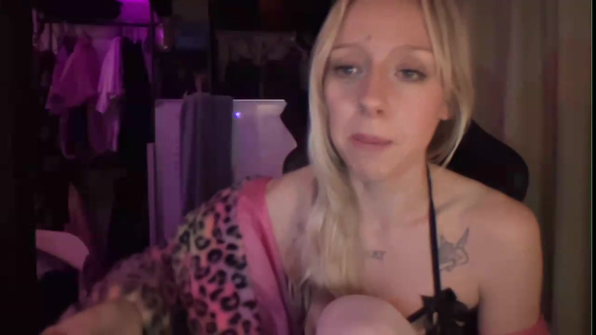 Gallery image thumbnail from PeachHaze's myfreecams stream on, 08/14/2026, 10:25 image 17 of 20