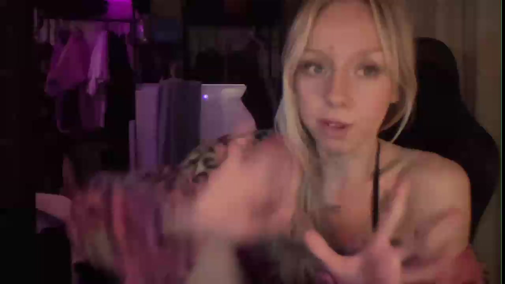 Gallery image thumbnail from PeachHaze's myfreecams stream on, 08/14/2026, 10:25 image 16 of 20