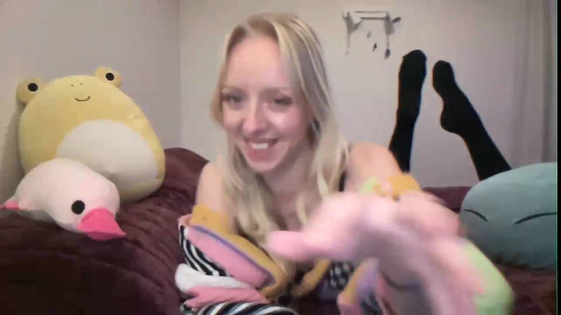 Gallery image thumbnail from PeachHaze's myfreecams stream on, 08/16/2026, 10:07 image 19 of 20