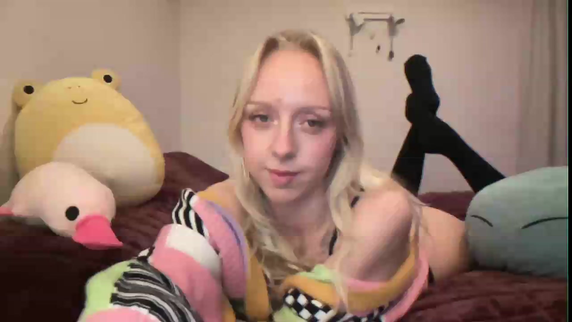 Gallery image thumbnail from PeachHaze's myfreecams stream on, 08/16/2026, 10:07 image 18 of 20