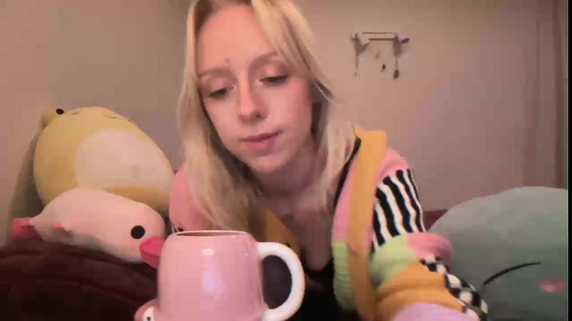 Gallery image thumbnail from PeachHaze's myfreecams stream on, 08/16/2026, 10:07 image 1 of 20