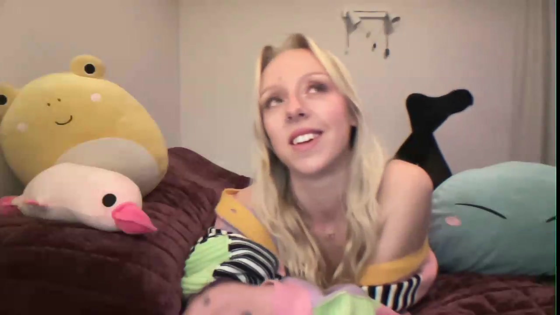 Gallery image thumbnail from PeachHaze's myfreecams stream on, 08/16/2026, 10:07 image 12 of 20