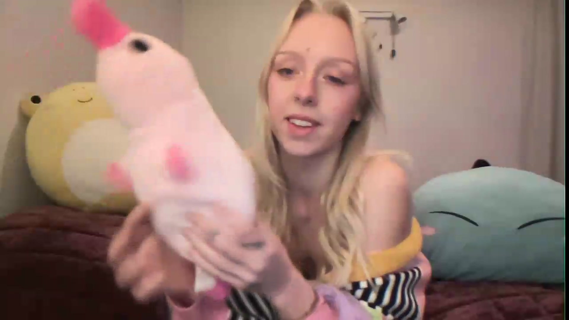 Gallery image thumbnail from PeachHaze's myfreecams stream on, 08/16/2026, 10:07 image 13 of 20