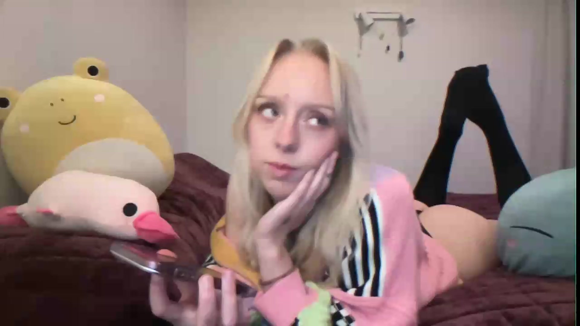 Gallery image thumbnail from PeachHaze's myfreecams stream on, 08/16/2026, 10:07 image 4 of 20