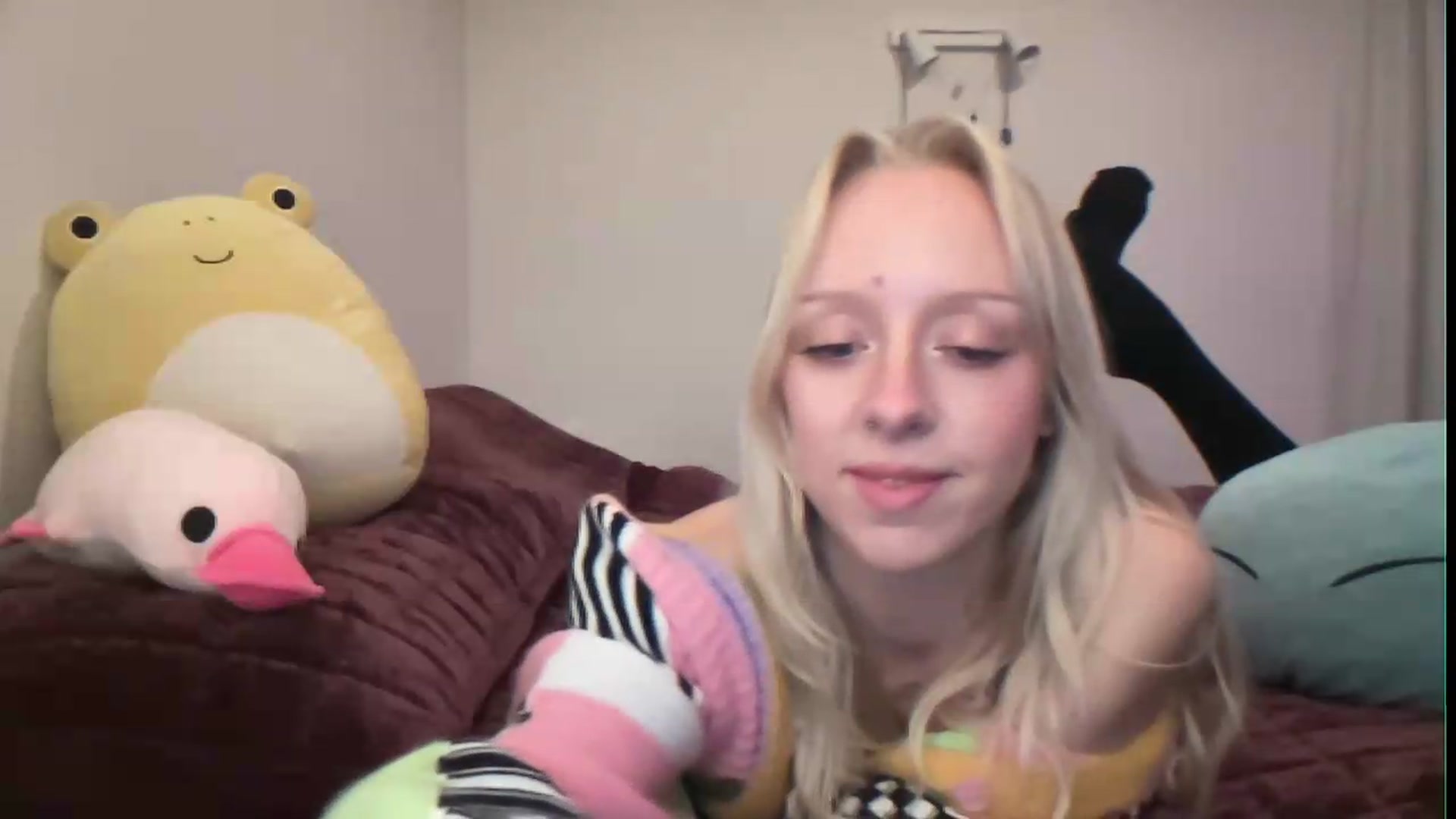 Gallery image thumbnail from PeachHaze's myfreecams stream on, 08/16/2026, 10:07 image 20 of 20