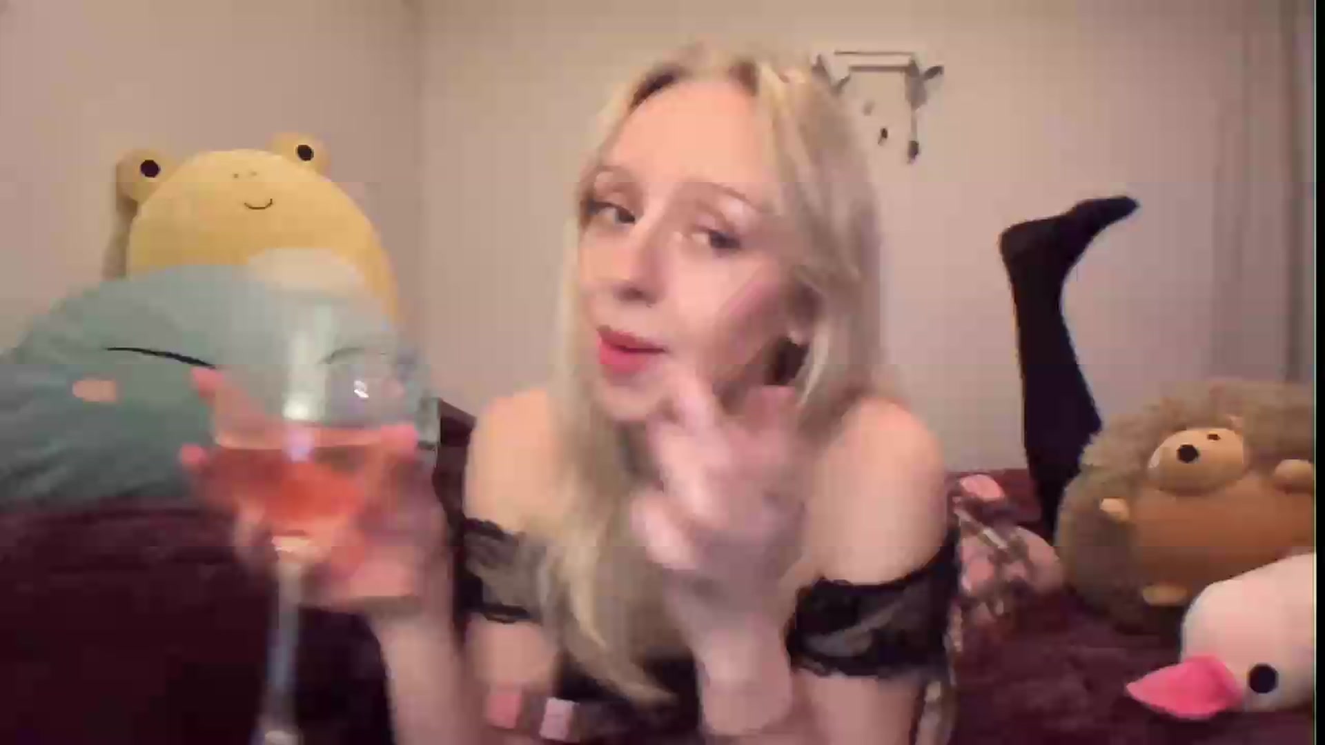 Gallery image thumbnail from PeachHaze's myfreecams stream on, 08/19/2026, 11:34 image 1 of 20