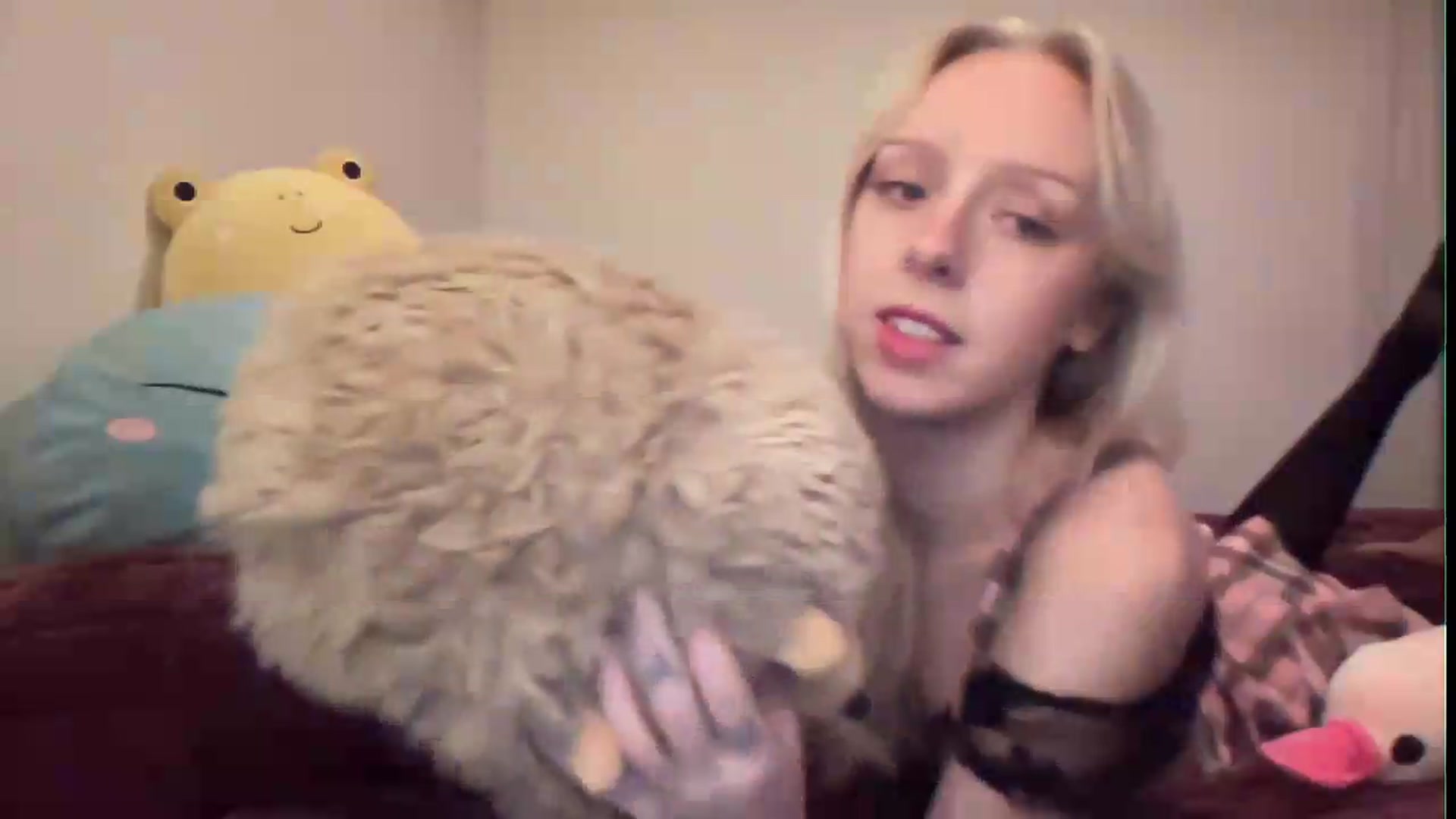 Gallery image thumbnail from PeachHaze's myfreecams stream on, 08/19/2026, 11:34 image 2 of 20