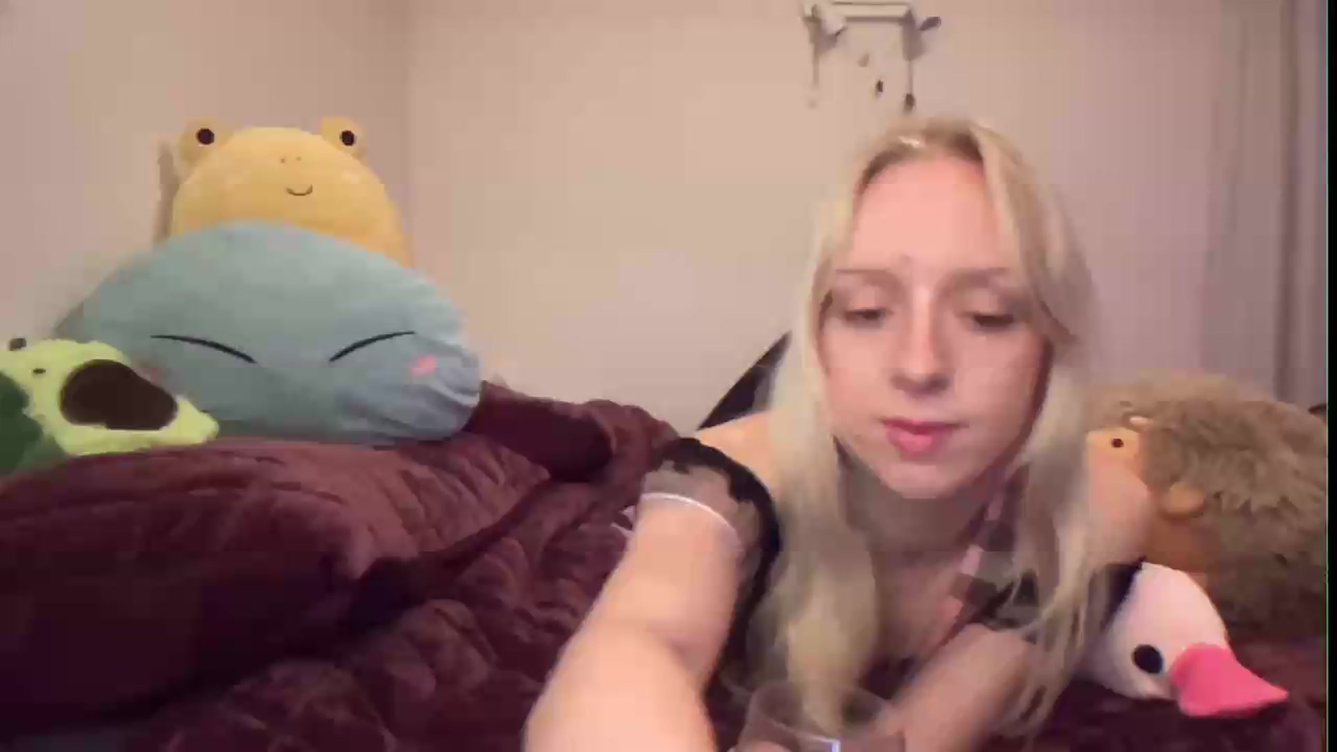 Gallery image thumbnail from PeachHaze's myfreecams stream on, 08/19/2026, 11:34 image 13 of 20