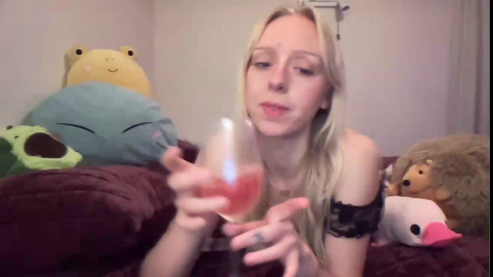 Gallery image thumbnail from PeachHaze's myfreecams stream on, 08/19/2026, 11:34 image 19 of 20