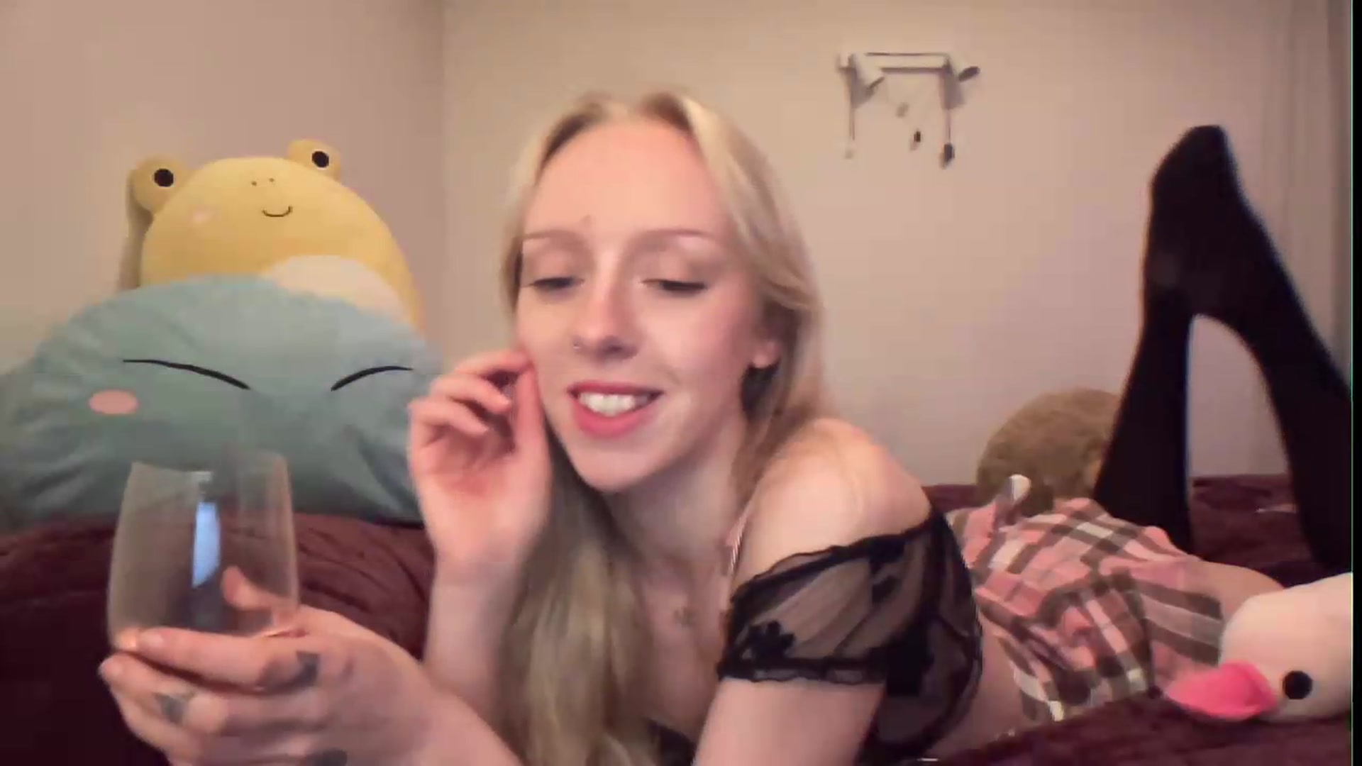 Gallery image thumbnail from PeachHaze's myfreecams stream on, 08/19/2026, 11:34 image 3 of 20