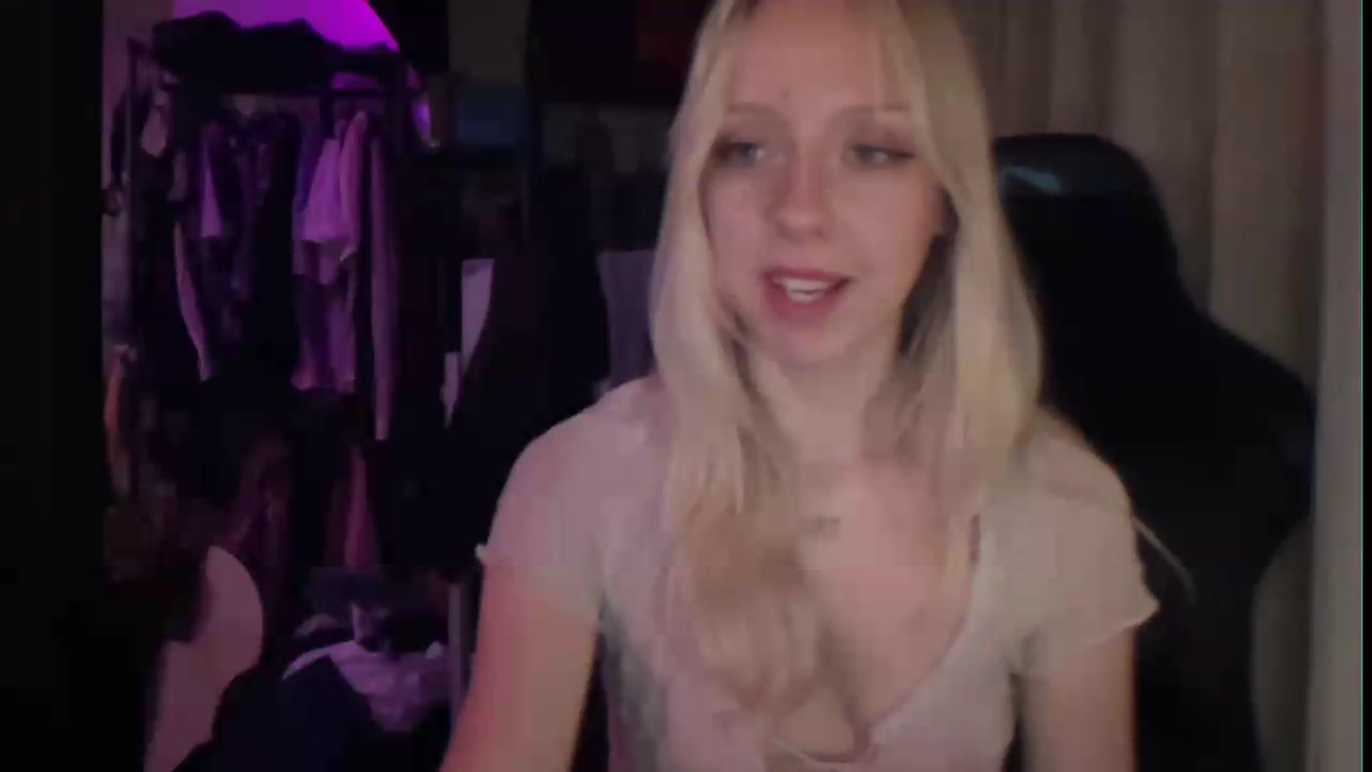 Gallery image thumbnail from PeachHaze's myfreecams stream on, 08/21/2026, 11:22 image 18 of 20