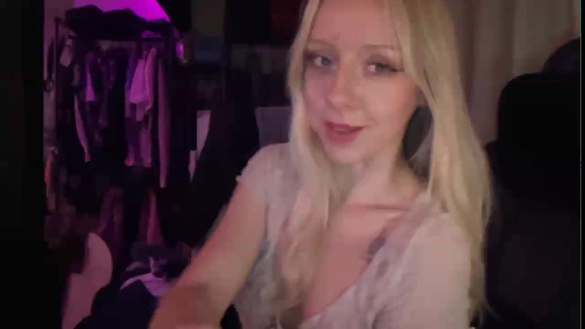 Gallery image thumbnail from PeachHaze's myfreecams stream on, 08/21/2026, 11:22 image 17 of 20