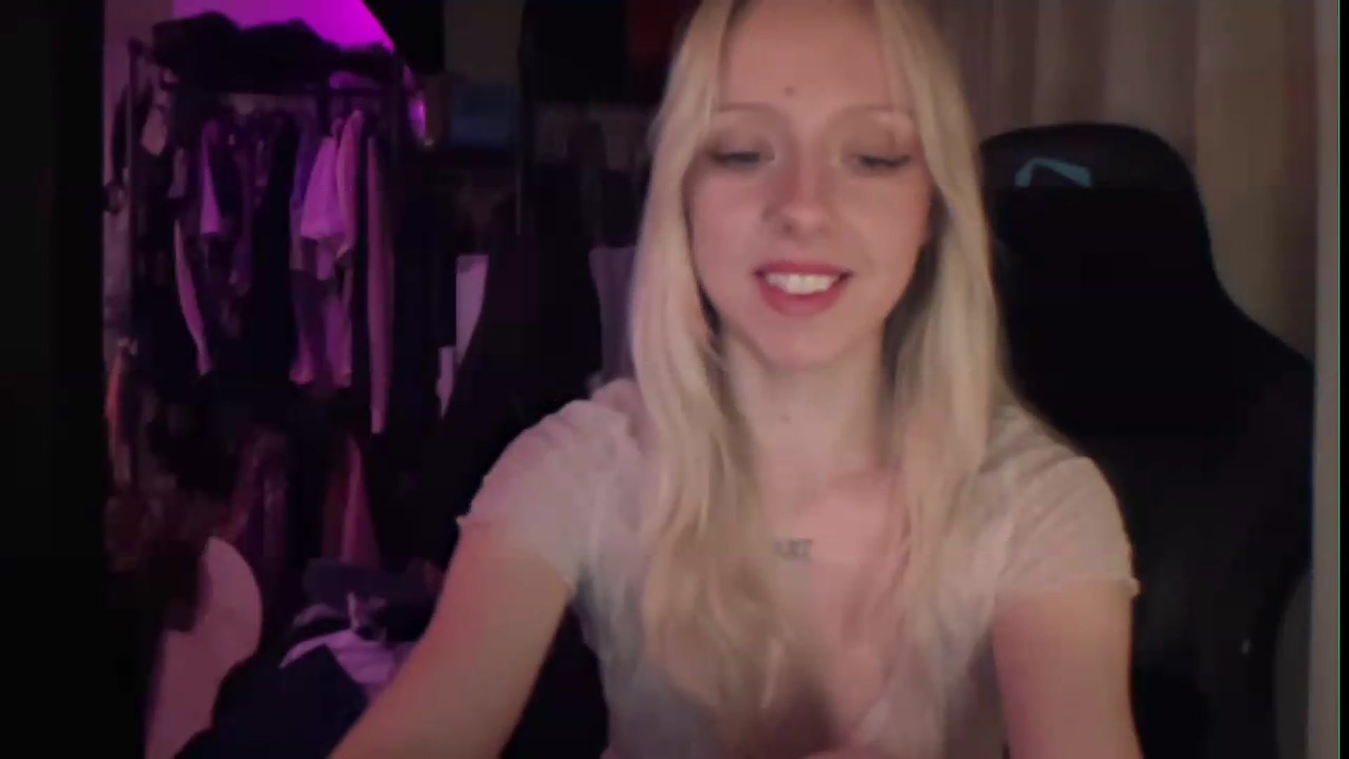 Gallery image thumbnail from PeachHaze's myfreecams stream on, 08/21/2026, 11:22 image 15 of 20