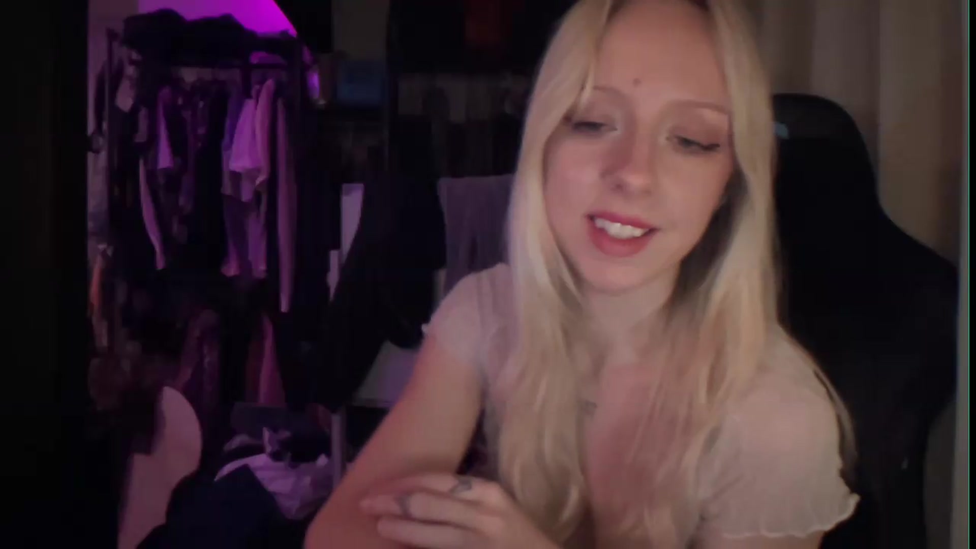 Gallery image thumbnail from PeachHaze's myfreecams stream on, 08/21/2026, 11:22 image 13 of 20
