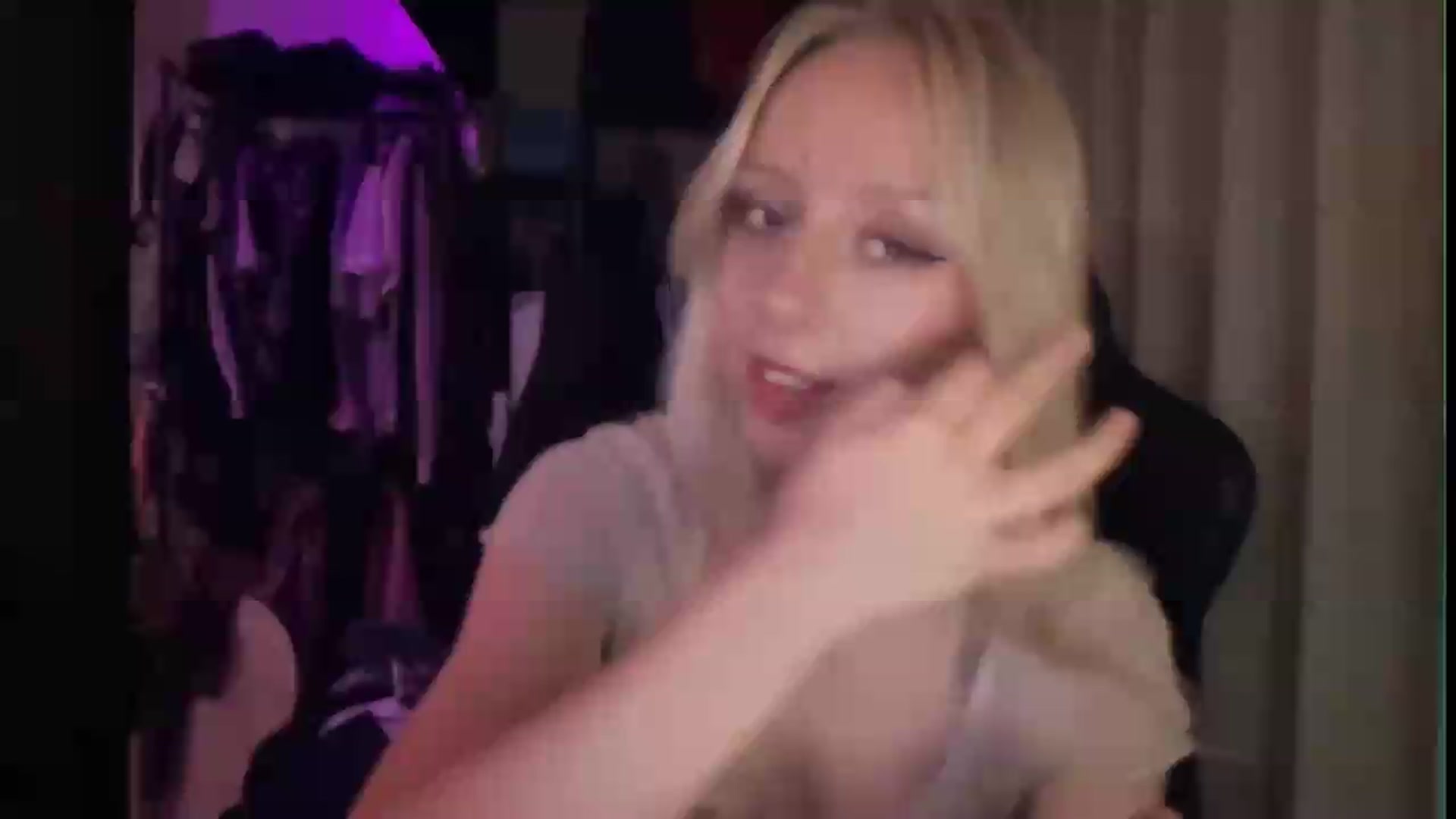Gallery image thumbnail from PeachHaze's myfreecams stream on, 08/21/2026, 11:22 image 1 of 20