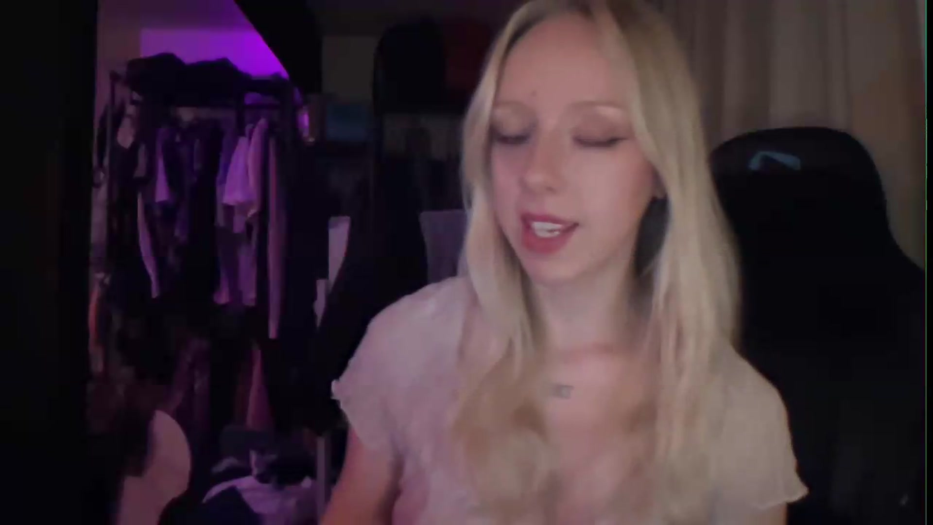 Gallery image thumbnail from PeachHaze's myfreecams stream on, 08/21/2026, 11:22 image 11 of 20