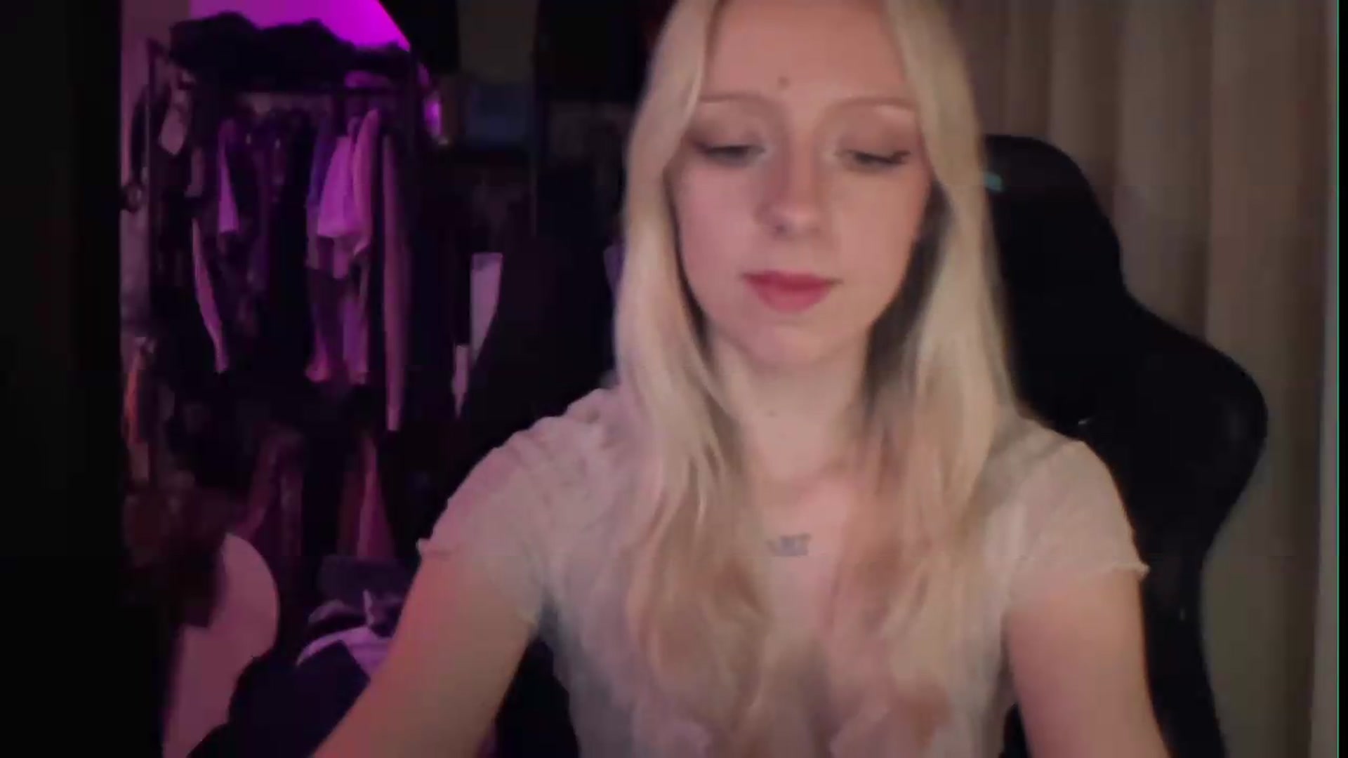 Gallery image thumbnail from PeachHaze's myfreecams stream on, 08/21/2026, 11:22 image 12 of 20