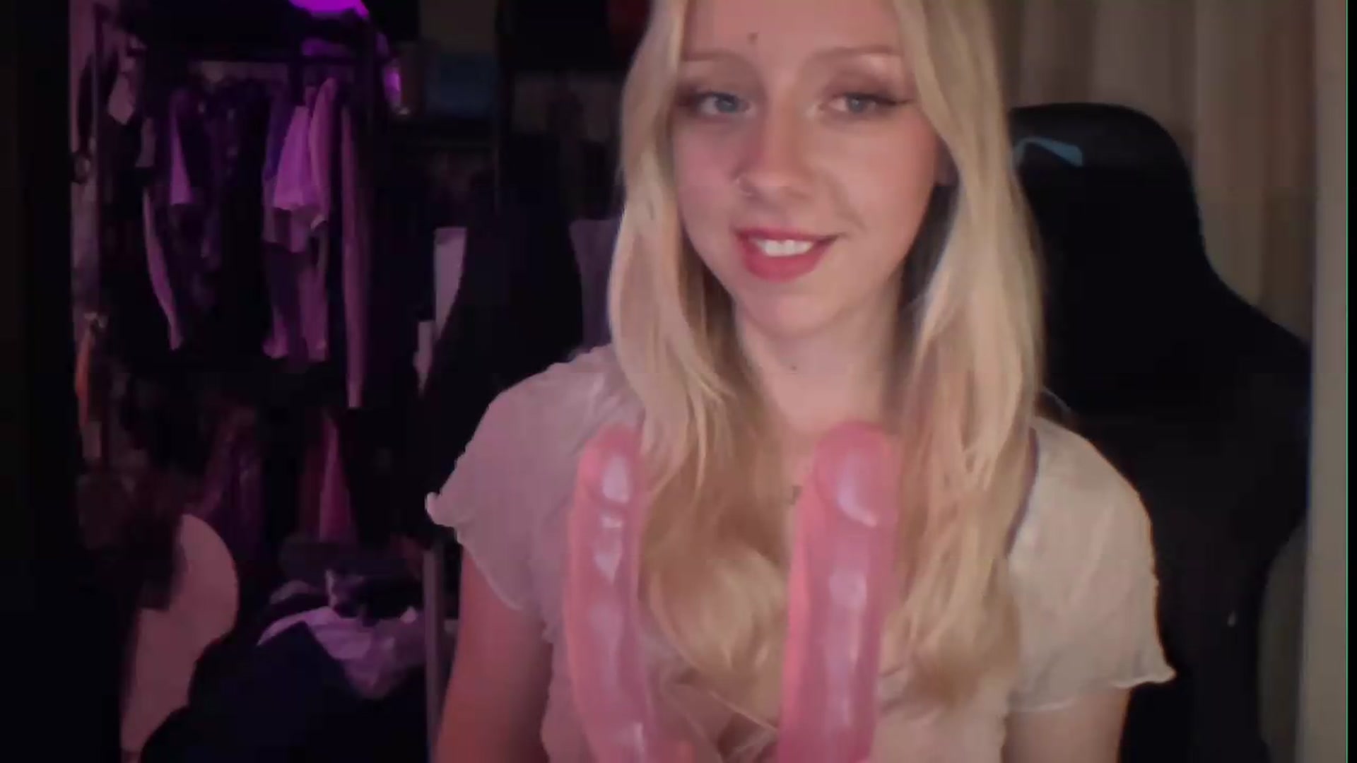 Gallery image thumbnail from PeachHaze's myfreecams stream on, 08/21/2026, 11:22 image 9 of 20