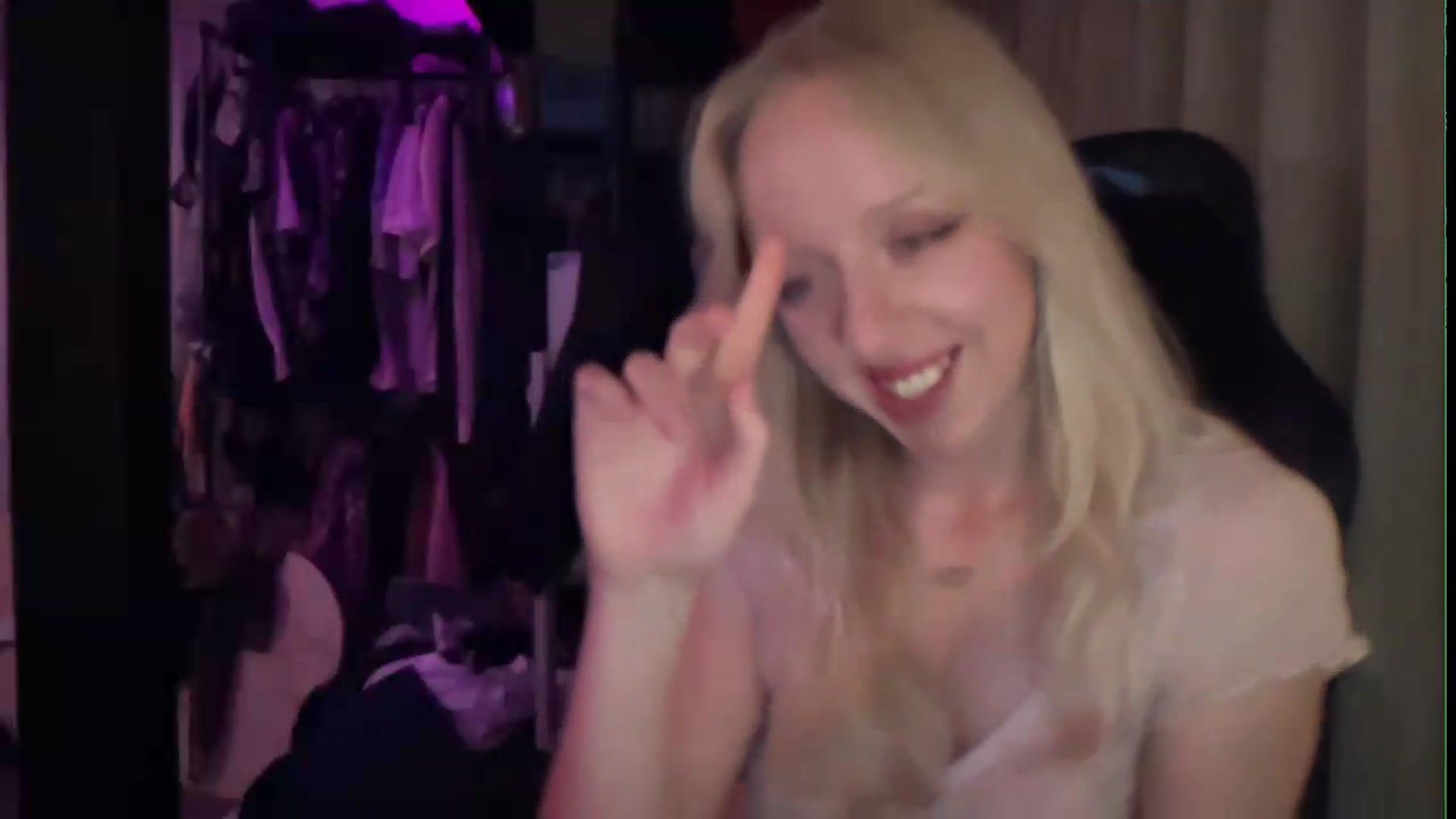 Gallery image thumbnail from PeachHaze's myfreecams stream on, 08/21/2026, 11:22 image 3 of 20