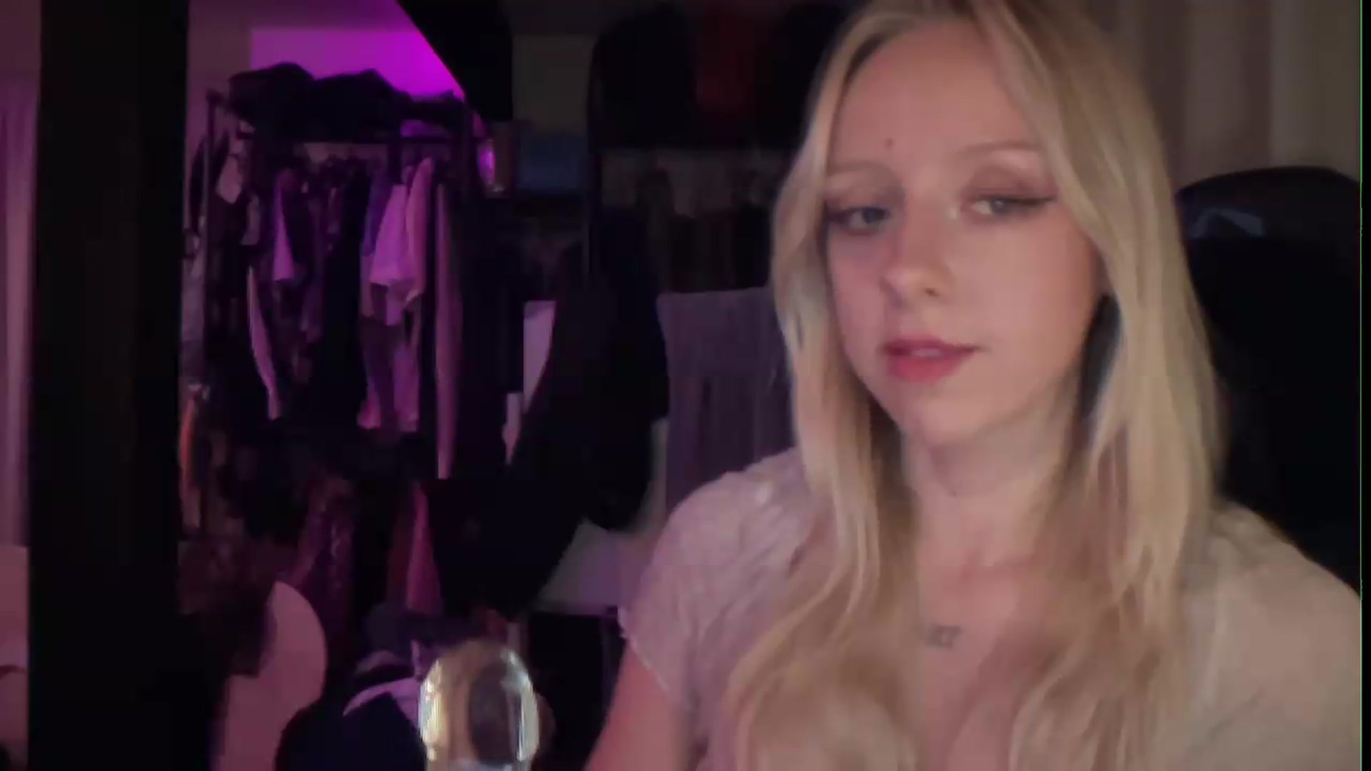 Gallery image thumbnail from PeachHaze's myfreecams stream on, 08/21/2026, 11:22 image 7 of 20
