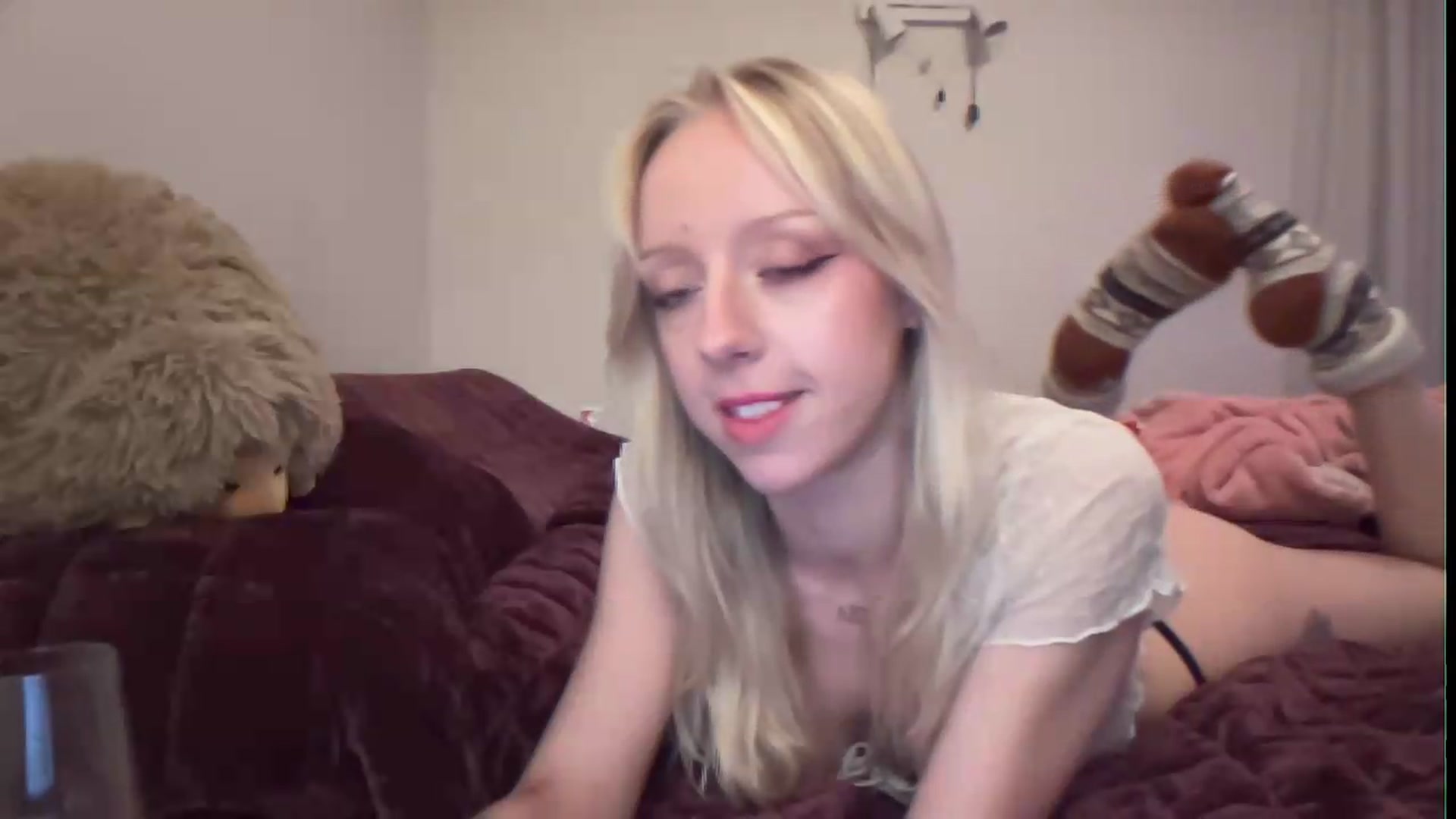 Gallery image thumbnail from PeachHaze's myfreecams stream on, 08/21/2026, 12:10 image 15 of 20