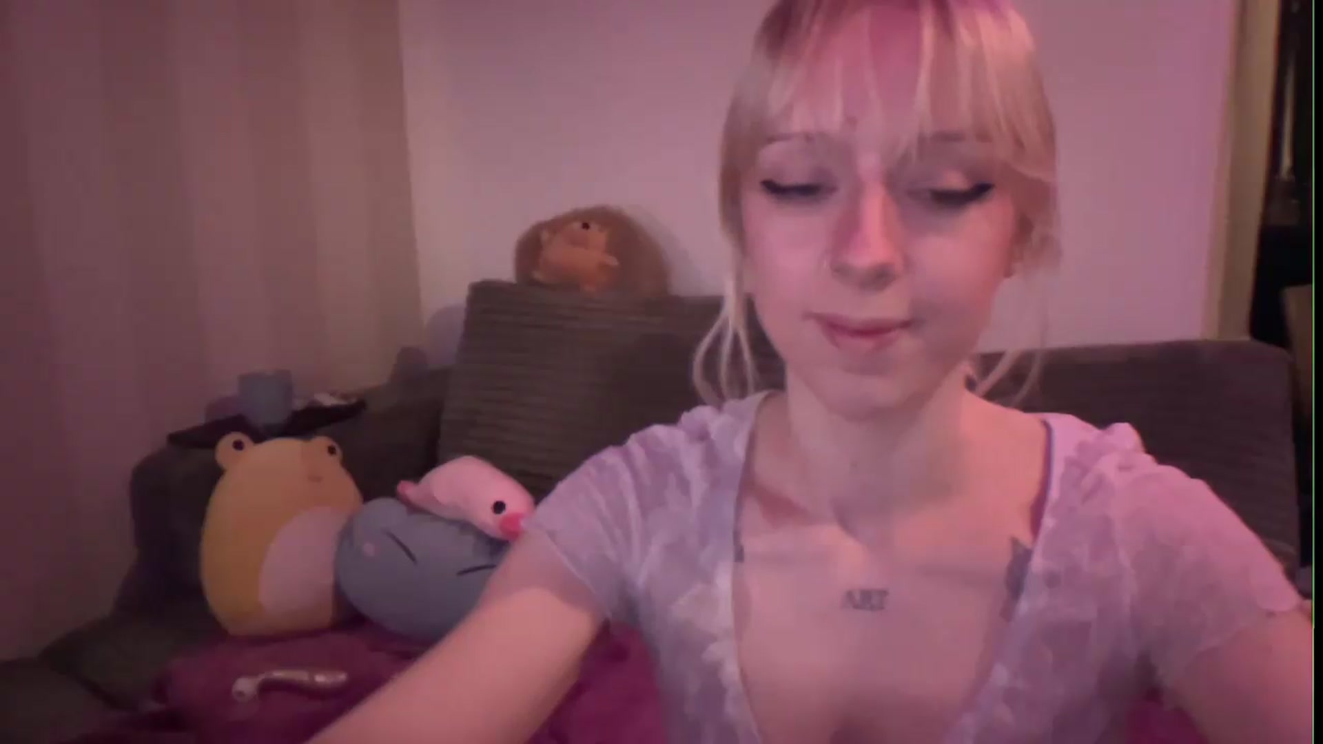 Gallery image thumbnail from PeachHaze's myfreecams stream on, 08/25/2026, 06:03 image 6 of 20