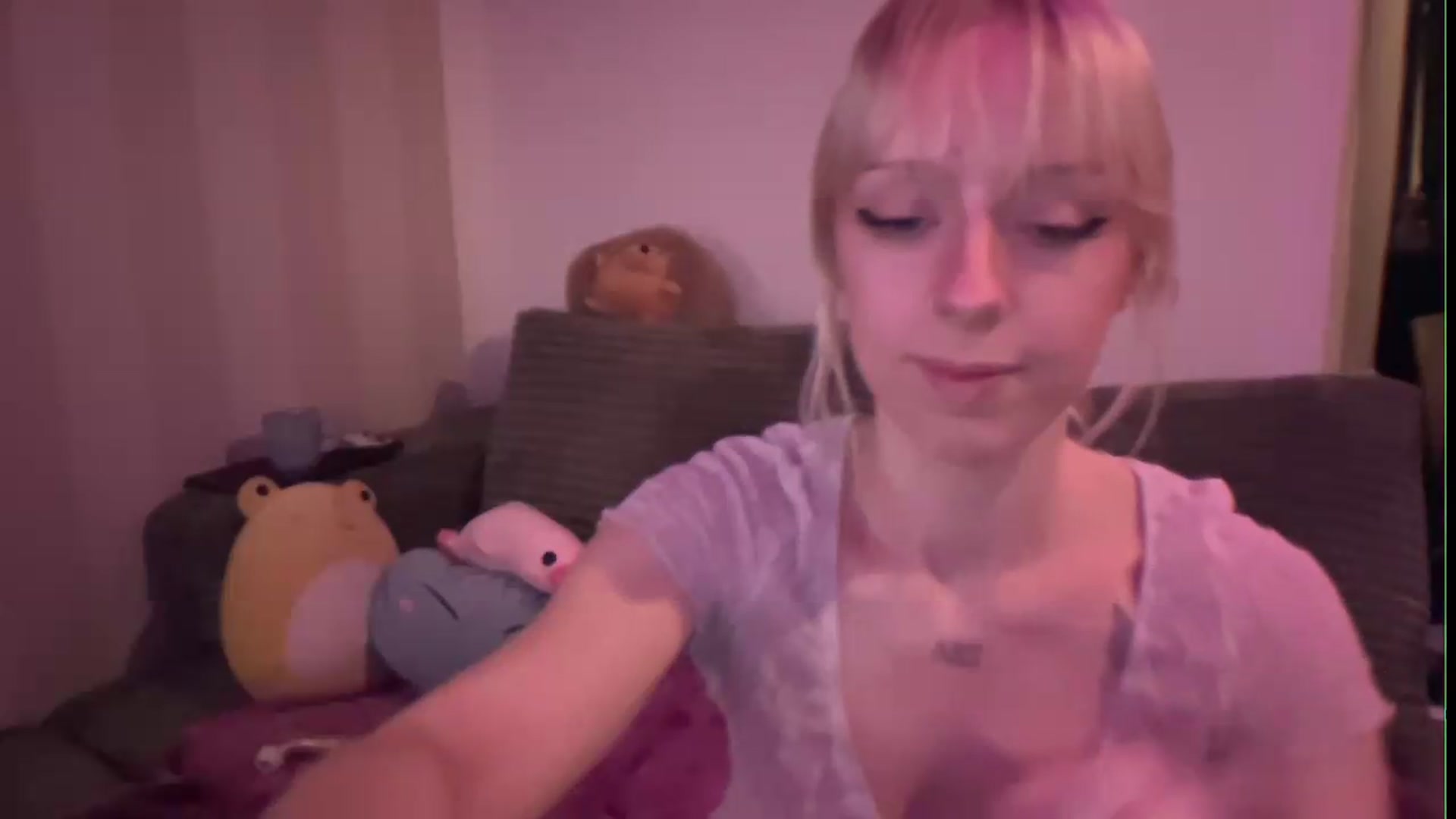 Gallery image thumbnail from PeachHaze's myfreecams stream on, 08/25/2026, 06:03 image 9 of 20