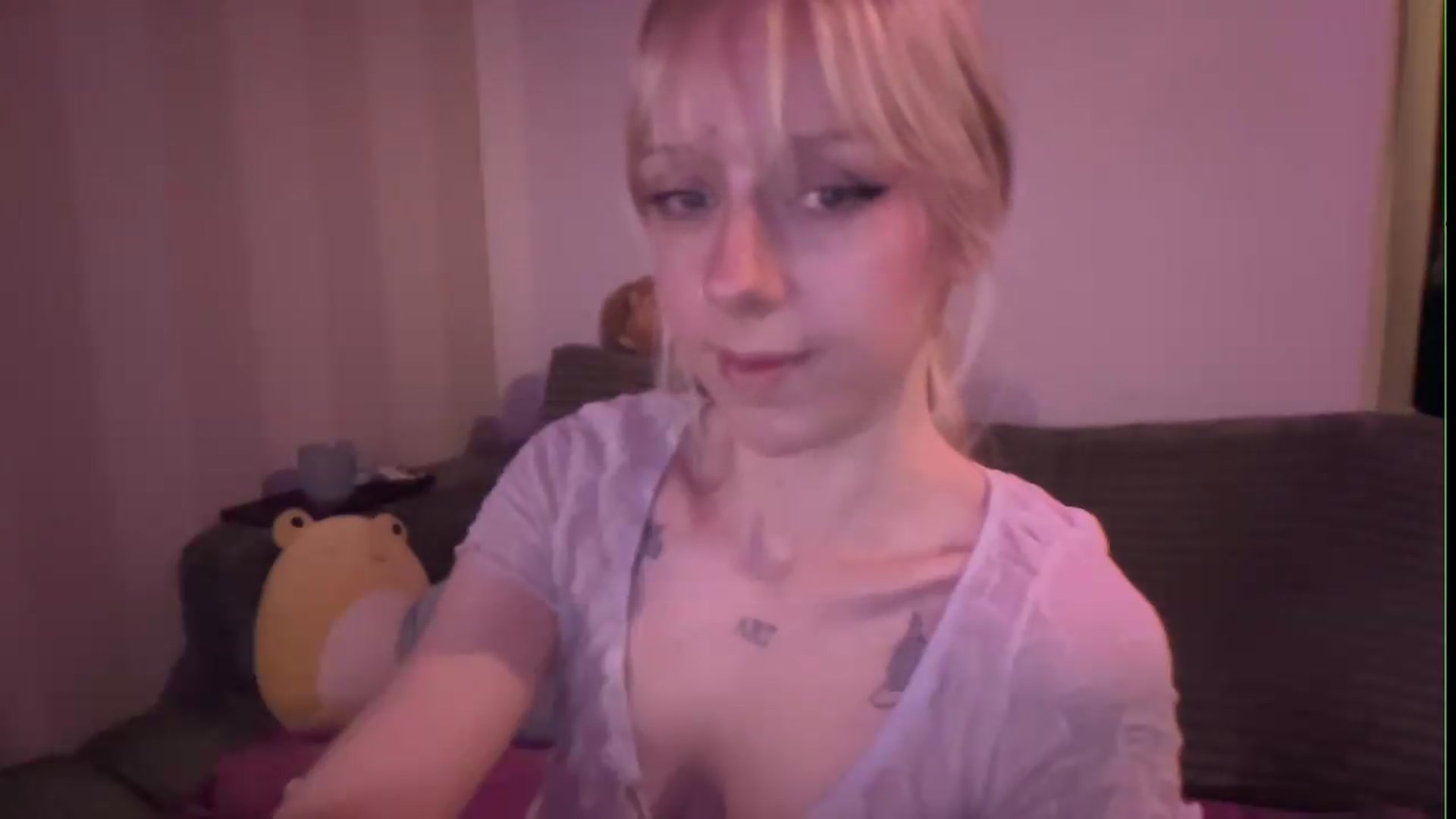 Gallery image thumbnail from PeachHaze's myfreecams stream on, 08/25/2026, 06:03 image 17 of 20